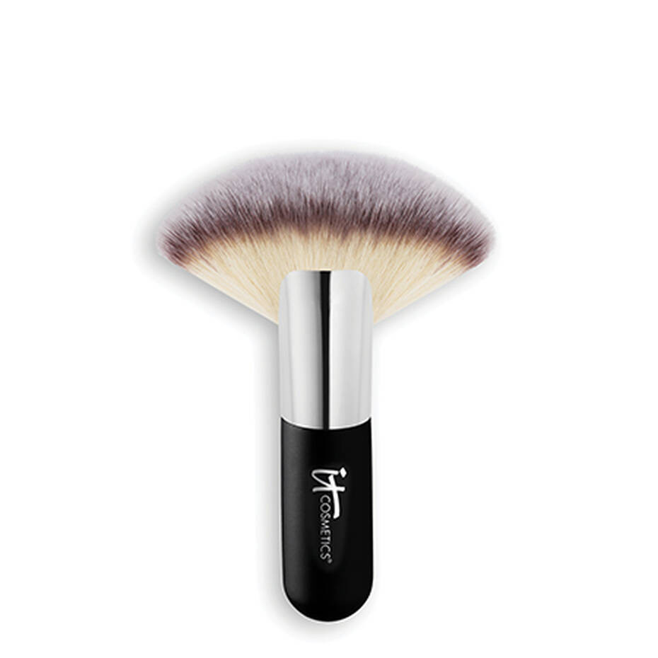 Heavenly Luxe Mega Fan Brush #9 | IT Cosmetics | IT Cosmetics (CA)