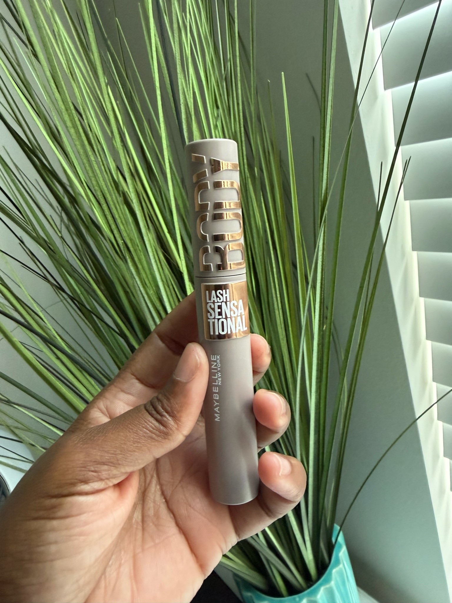 Maybelline New York Lash Sensational mascara

#LTKOver40 #LTKBeauty #LTKmorningroutine