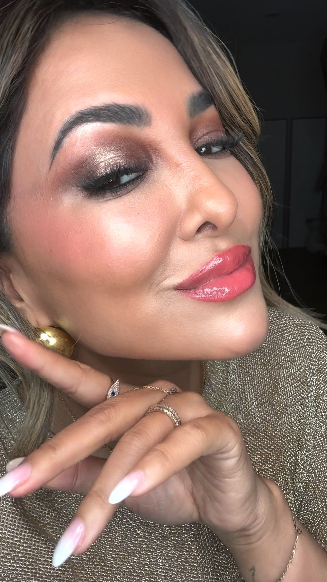 GRWM: My Go-To Evening Glam 💫 

Shop Charlotte Tilbury during the Sephora Savings Event from 10/27-11/6 using the code TIMETOSAVE ✨

Colors used:
Lips — walk of no shame lip cheat & enchanting kiss lip balm
Eyes — pillow talk eyeshadow palette “pop sougnez 4” in crease, and “smoke fumez 4” over the eyes to mesmerize for a subtle pop of glitter in the center
Eyes to mesmerize cream eyeshadow — “chocolate bronze” all over my lower lid, and then a pop of “pillow talk” in the center.  I put the glitter shadow mentioned above right in the center.
Countour wand — medium-deep
Beauty light wand (highlighter) — pillow talk
Airbrush Flawless Finish — 2 a medium/moyen 
Flawless Filter — 4.5 medium
Moyen 
Eyeliner — exagger eyes liner duo (black on one side and metallic on the other)
Concealer — 6.5 medium

#LTKbeauty #LTKHolidaySale #LTKstyletip