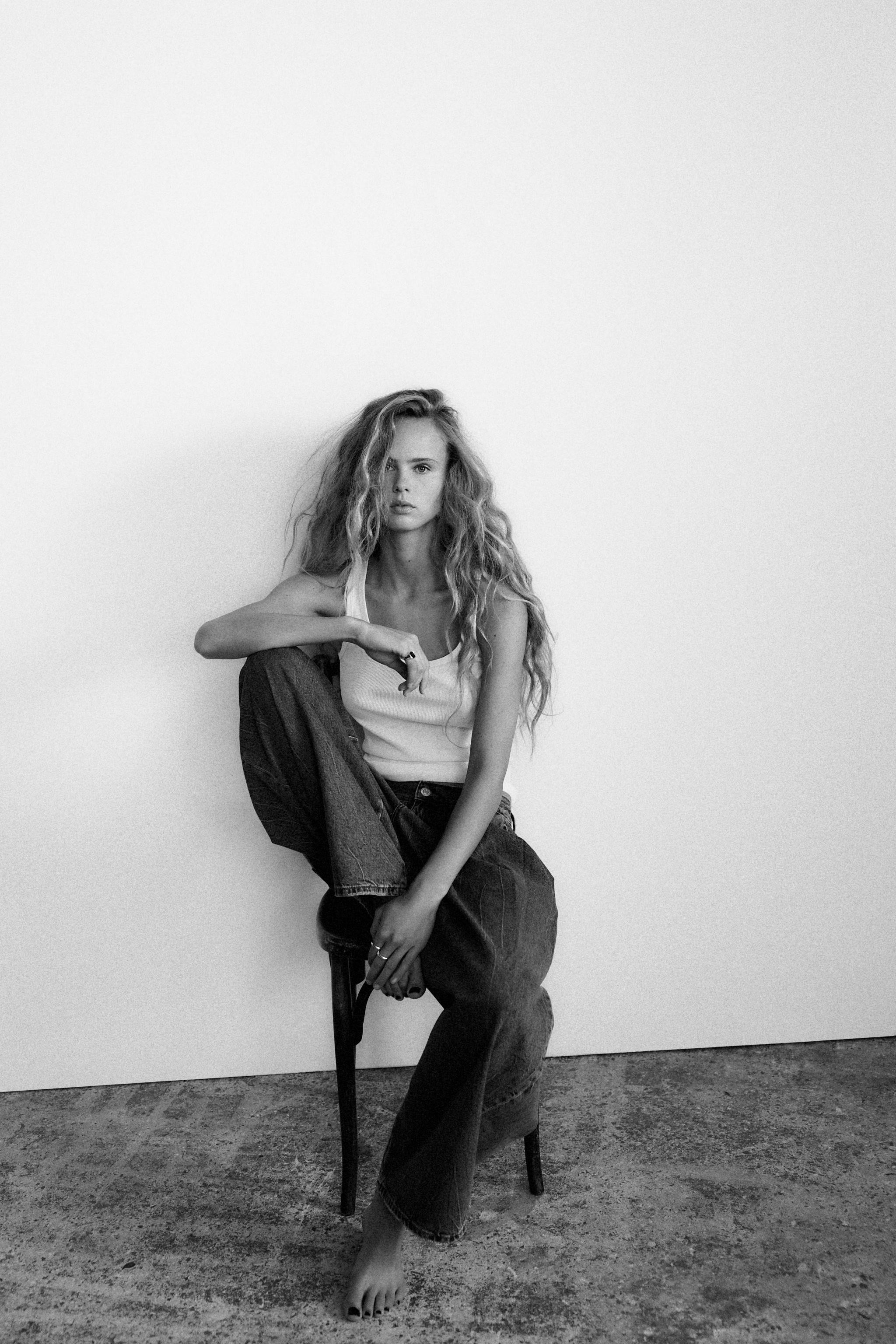 TRF LOW-RISE PLEATED JEANS | Zara US