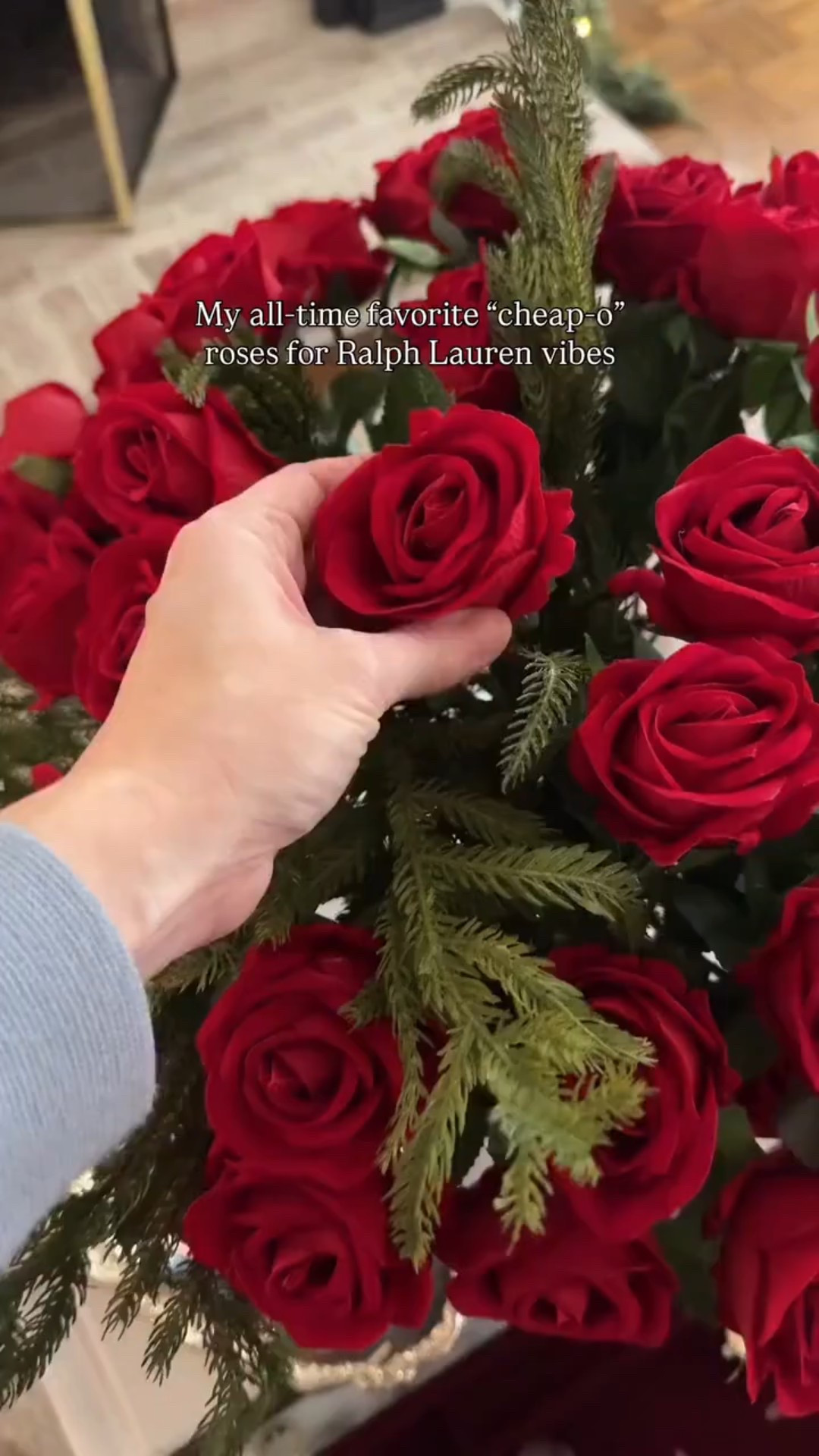 Roses + evergreen branches = easy Ralph Lauren Christmas vibes 🥀 

#christmasdecor #ralphlaurenchristmas #christmasflowers #holidaydecorating #christmaswedding





#LTKHoliday