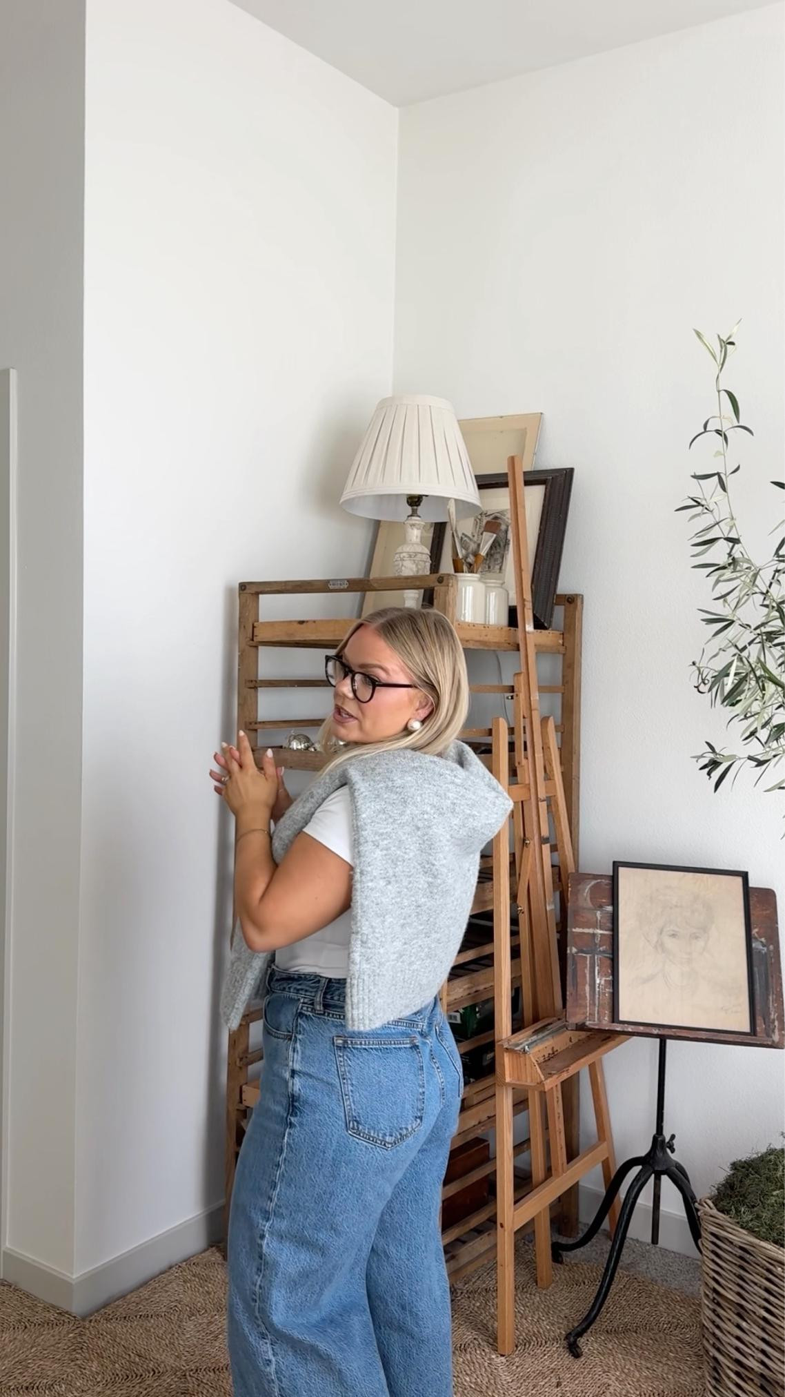 Absolutely LOVE these oversized dad sweater and a third piece layer! Mine are in size M. @abwrcrombie #abercrombiepartner