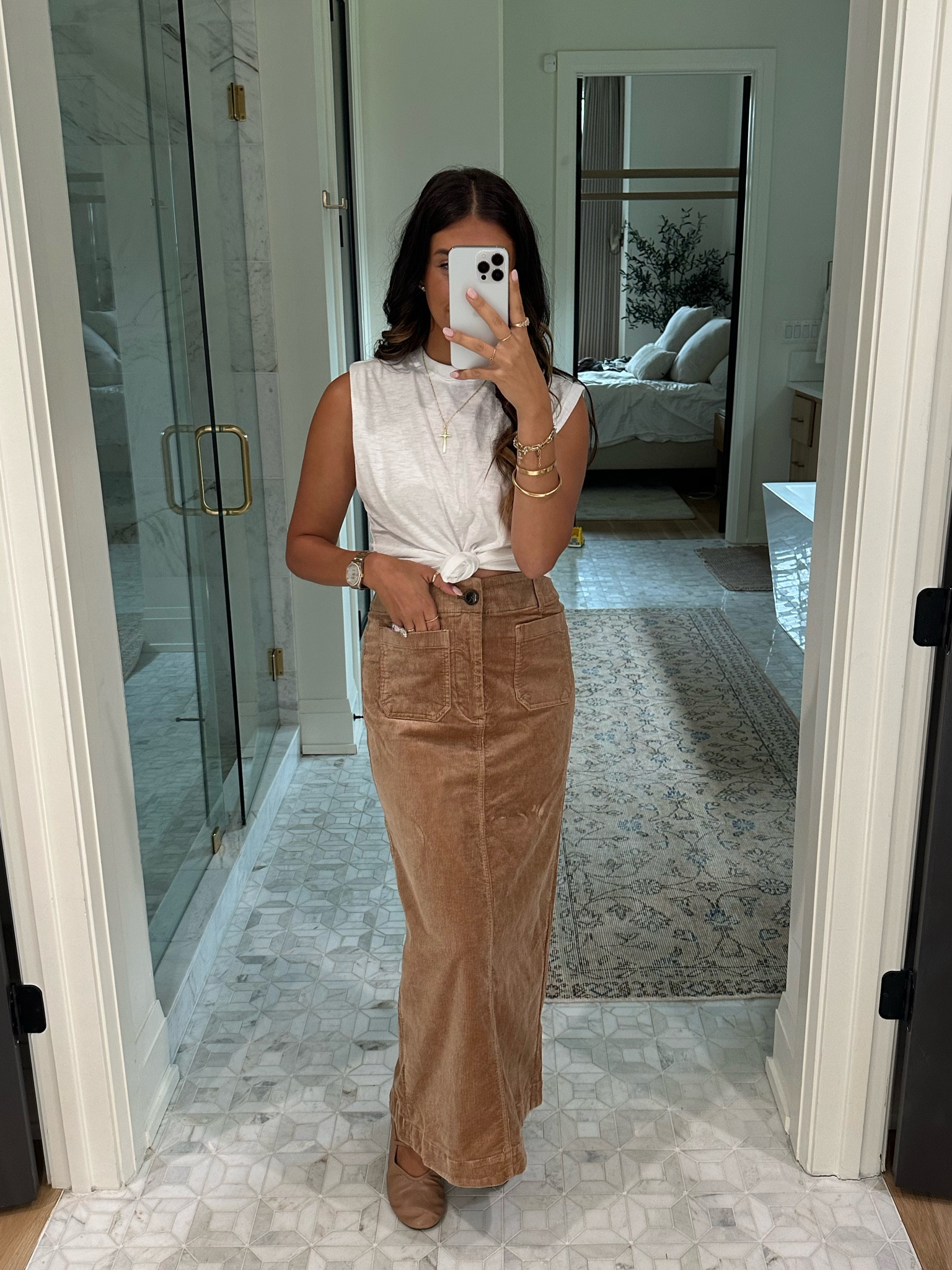 Top: small
Skirt: small

Skirt is soft corduroy material and flattering, I’m 5’3 so still works for my girls on the shorter side @anthropologie #anthropartner