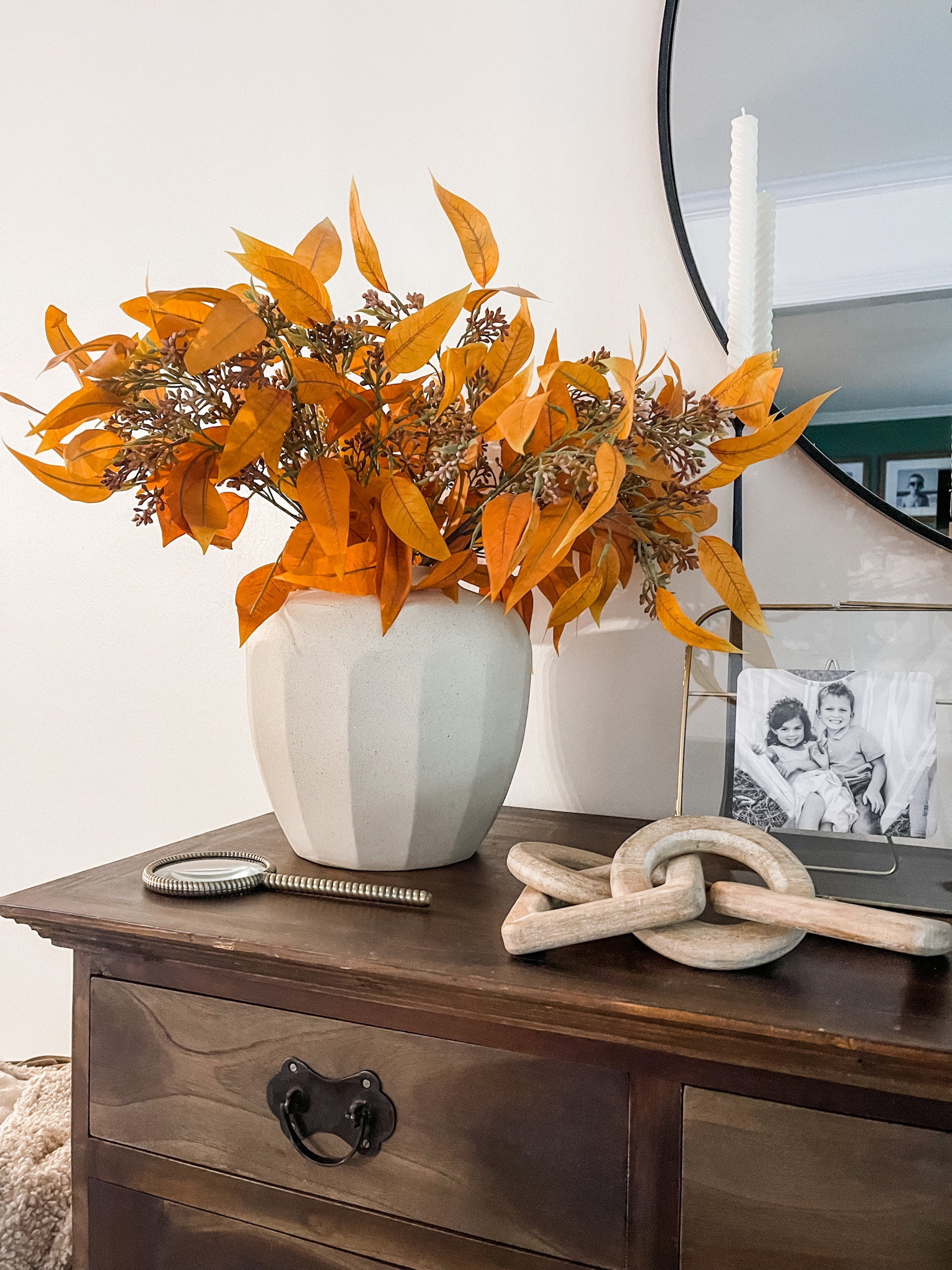 Swapped out my faux florals this weekend and I’m loving this burnt orange color! Best part is that it is currently on SALE! 👏🏻 For reference, I used 10 stems. 

#afloral #fallflorals #fauxflorals #fauxfallflorals #vase #foyerdecor #sideboarddecor

#LTKSale #LTKSeasonal #LTKhome
