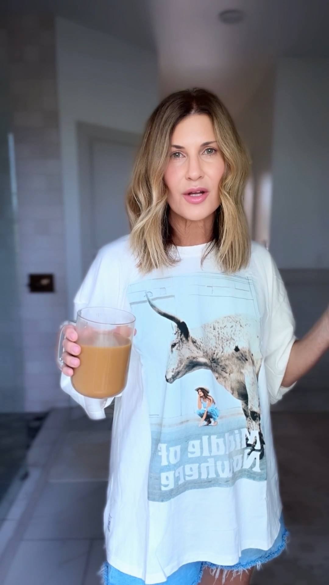 Middle of Nowhere tee now under $11

#LTKOver40 #LTKSaleAlert