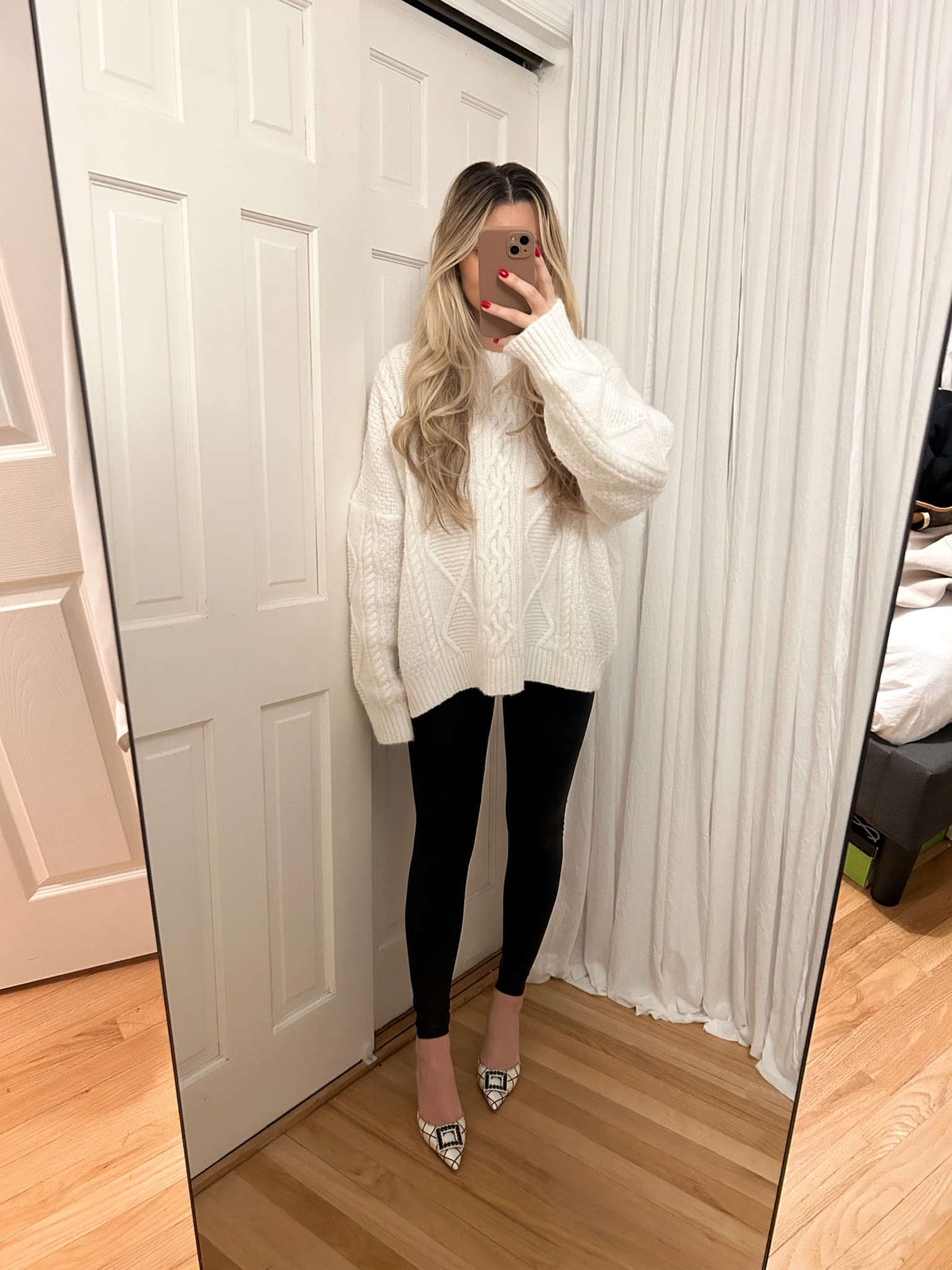 My Christmas Eve outfit this year was simple and cozy ❤️🎄 Christmas sweater, white sweater

#LTKparties #LTKHoliday #LTKSeasonal