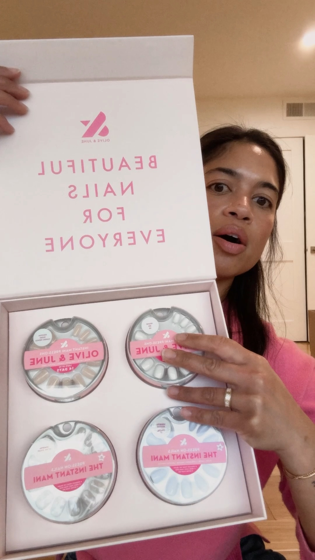 At home press on nails! Olive & June has the cutest press on nails! They last me over a week! Also love their gel mani set to use at home! 


#LTKBeauty #LTKselfcare #LTKValentine