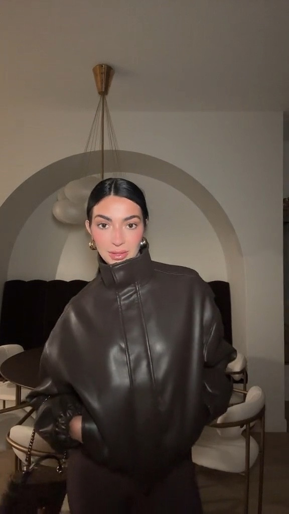 The faux leather brown bomber jacket that every girl needs 

#LTKwinter #LTKdatenight #LTKcanada