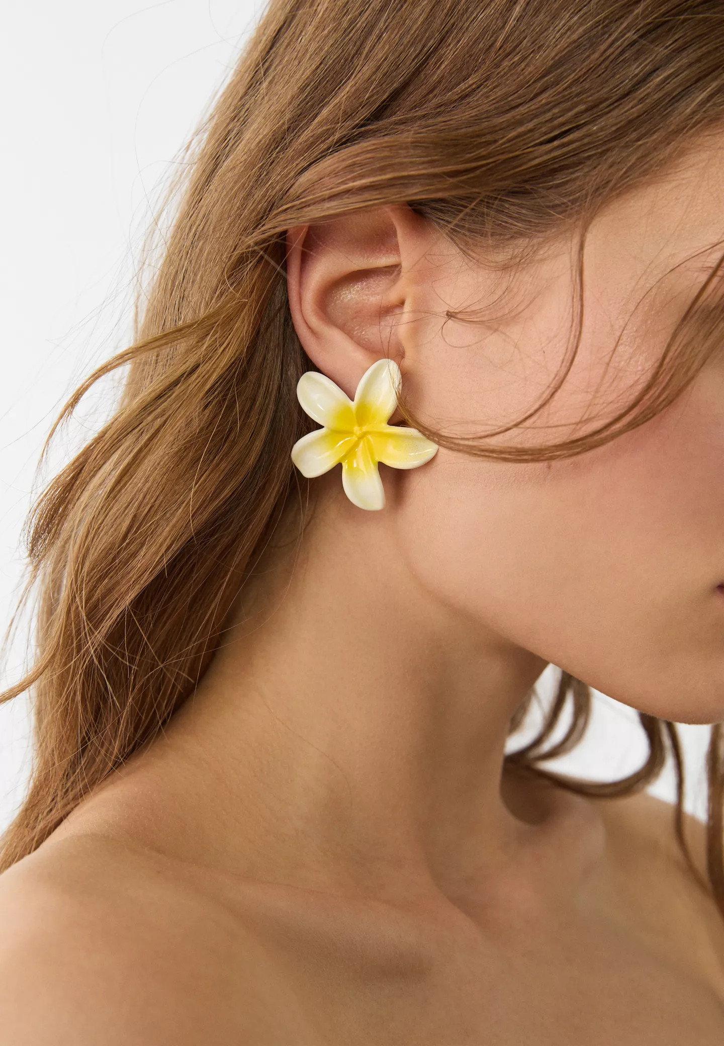 Flower earrings | Stradivarius (UK)
