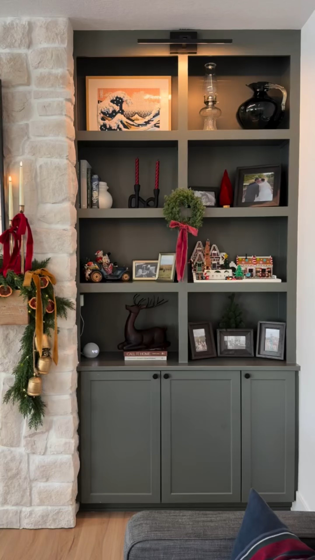 I didn’t do a theme. Just classic Christmas. Reds, golds, greens, bells, ribbons. 

#christmas #fireplace #mantel #makingahouseahome #garland #christmastree #christmasmagic #christmastime #christmasdecorations #christmasdecor #mantle

#LTKHoliday #LTKHome