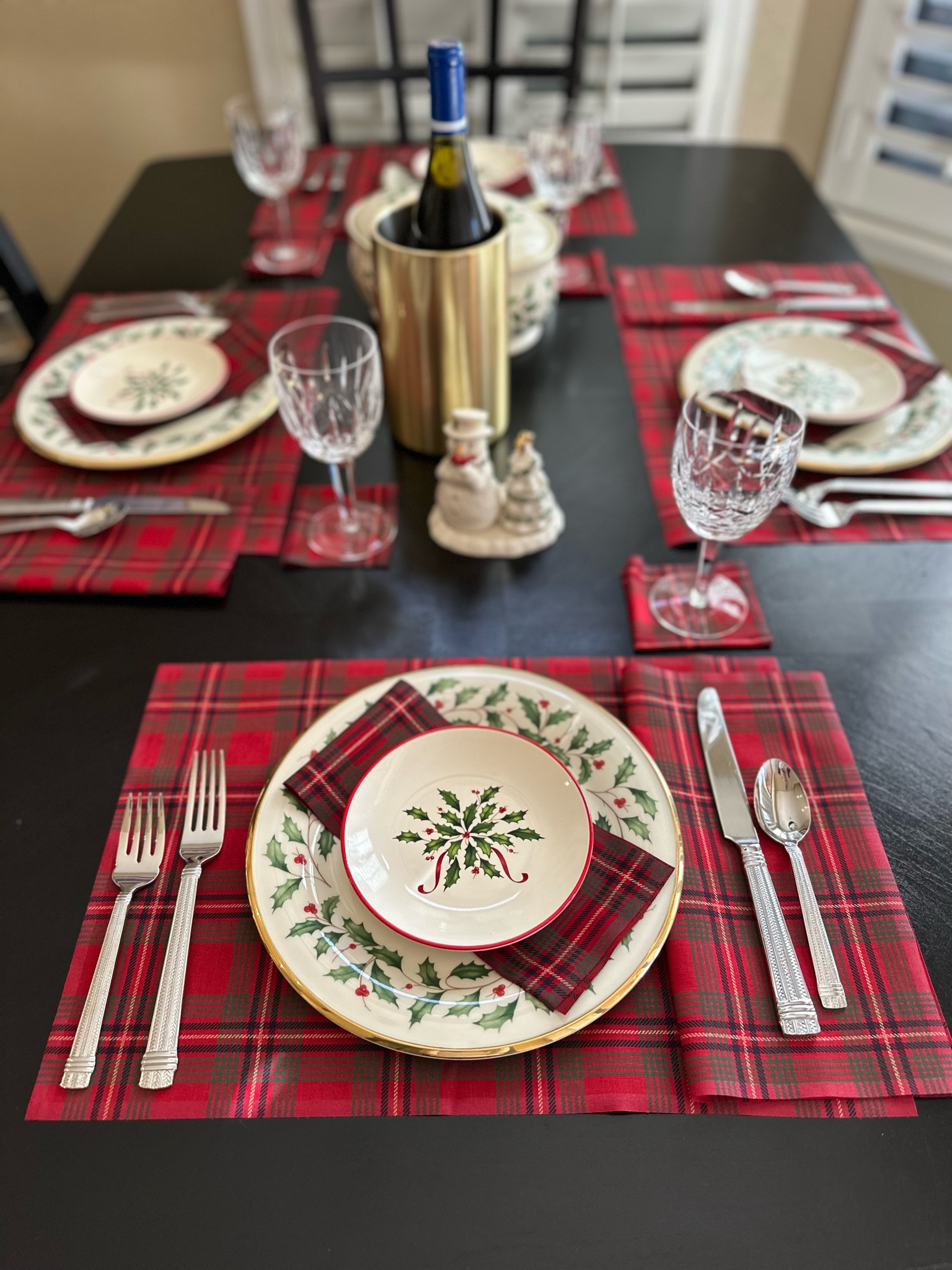 Hosting an event this season? Need a great way to dress up your table setting?! You will want to check this out!

@mydrap_northamweica sells 100% Cotton and linen napkins and placemats. All of their products are 100% biodegradable, making them single-use. (They can survive up to 6 washes.) All of their products come on a roll, and the cream colors can even be fully customized! MY DRAP napkins and placemats are a convenient and affordable luxury solution to add the detail that makes the difference.

This is such a convenient way to dress up your table or this could make a great hostess gift for anyone, it is thoughtful, affordable and they have so many different options to choose from.

@mydrap_northamerica 
#MYDRAP 
#ad


#LTKfindsunder50 #LTKHoliday #LTKSeasonal