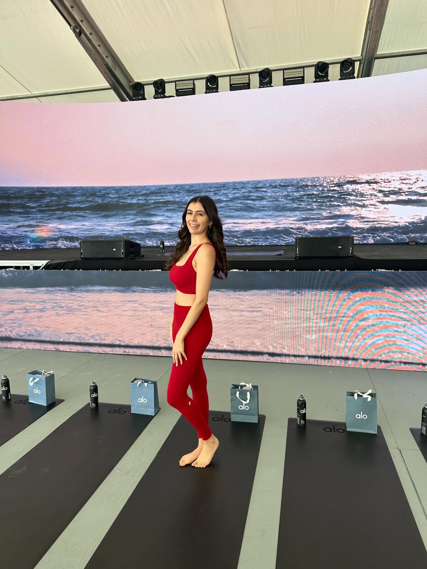 The best yoga class led by @zoejanemitchell this morning with @aloyoga @alo x @scopeartshow 🧘🏻‍♀️✨