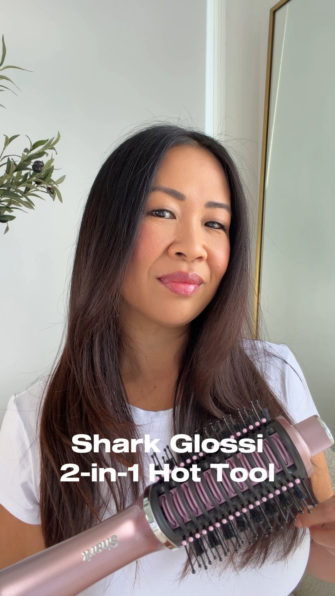 The smoothest bouncy hair with the @sharkbeauty Glossi 2-in-1 Hot Tool! Putting this blow dry brush and ceramic styler to the test and I'm loving the results: glossy, smooth with a little bit of bounce.

Love that this Glossi is lightweight so it's easier on the wrists. This tool has two sides: one is for blow-drying and styling wet hair, and the other side has ceramic plates that work wonders to smooth dry hair.

Have you tried anything from Shark? What are your go-to hot tools?