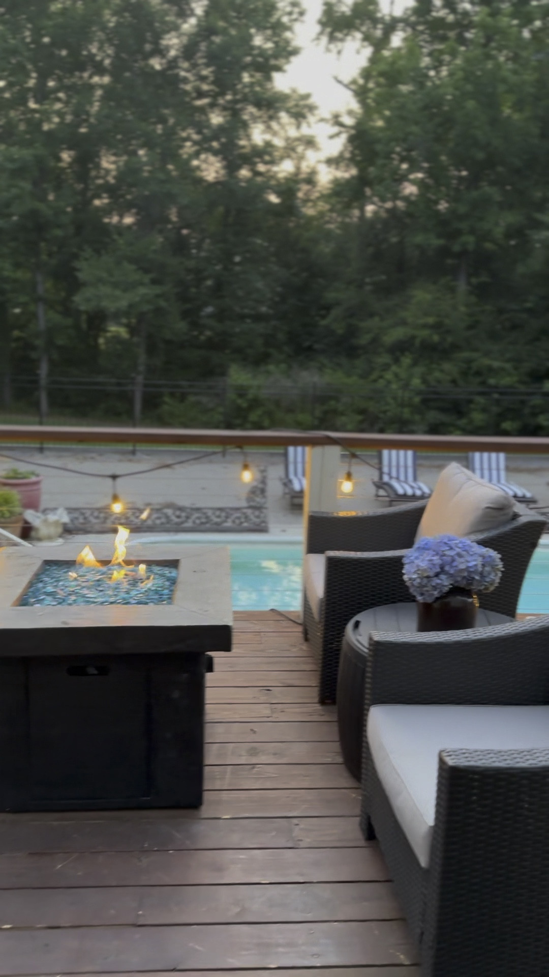 Outdoor spaces don’t have to be complicated:
We love these ⬇️

#LTKParties #LTKHome #LTKVideo