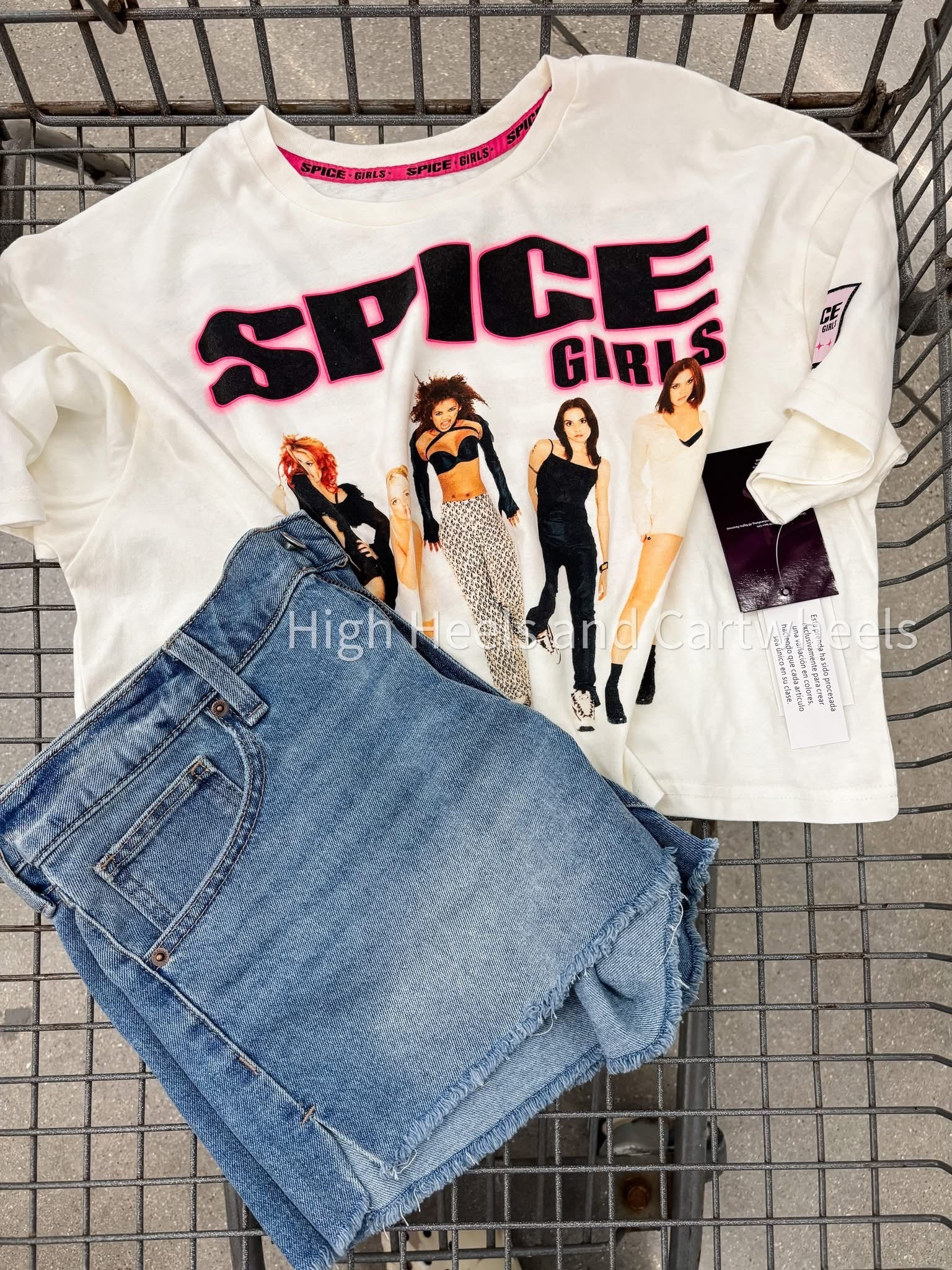Raise your hand if you were a Spice Girls fan!! ✋✋✋