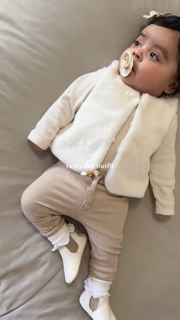 Rainy day ootd 🌧️🧸
#babygirl #babygirloutfit #ootd #girlmom #neutralstyle #babyfashion 


#LTKBaby #LTKFamily #LTKKids