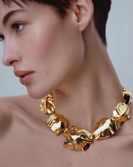 Gold statement necklace

#LTKGiftGuide #LTKstyletip