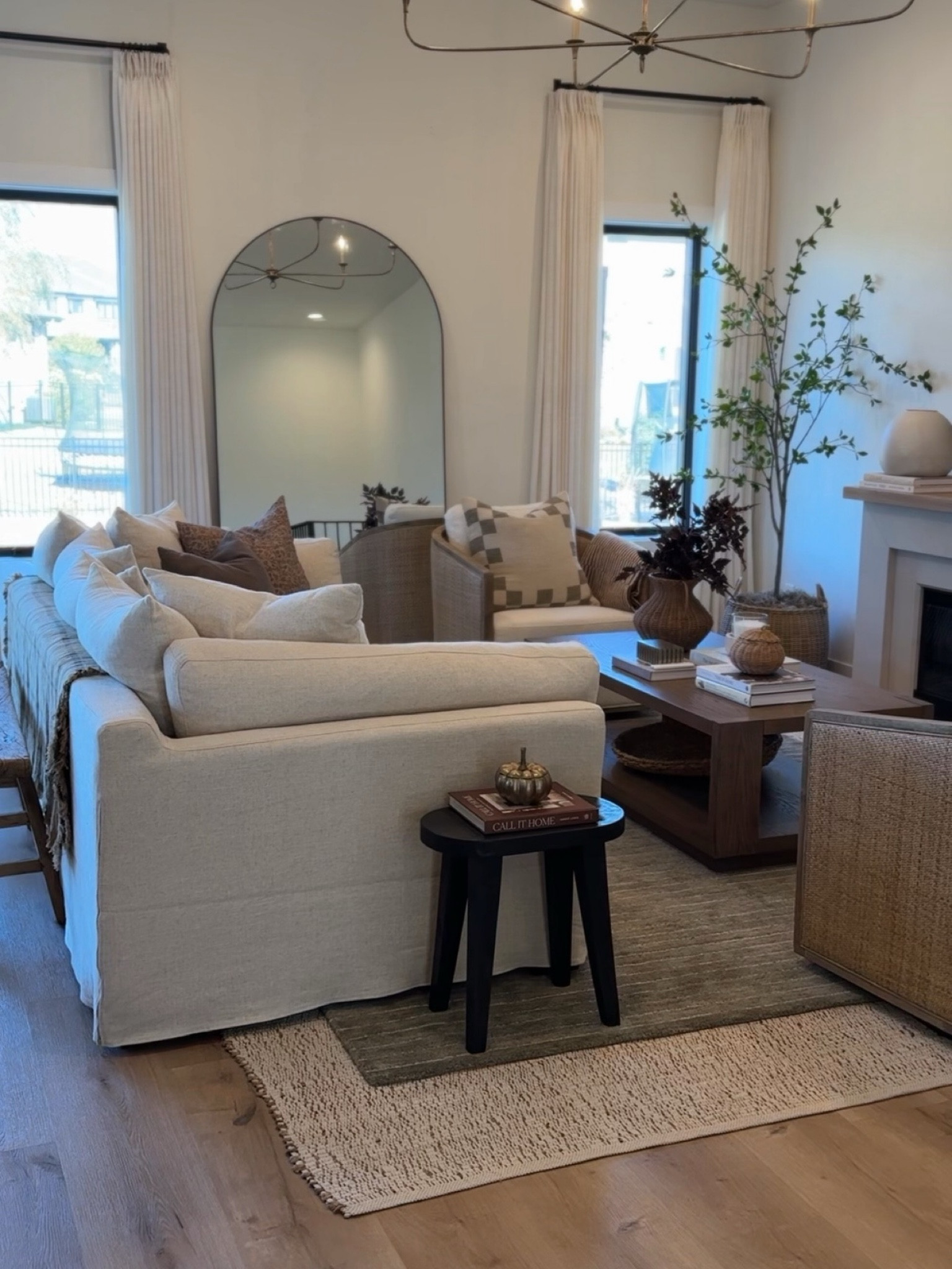 Shop our living room!

#LTKHome #LTKStyleTip