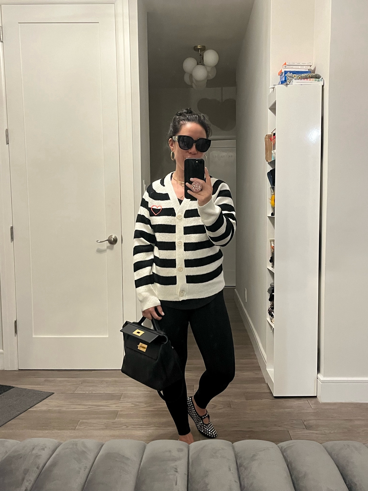 Wearing an xs. I’m trying their cashmere-like fabric. It feels super soft. 