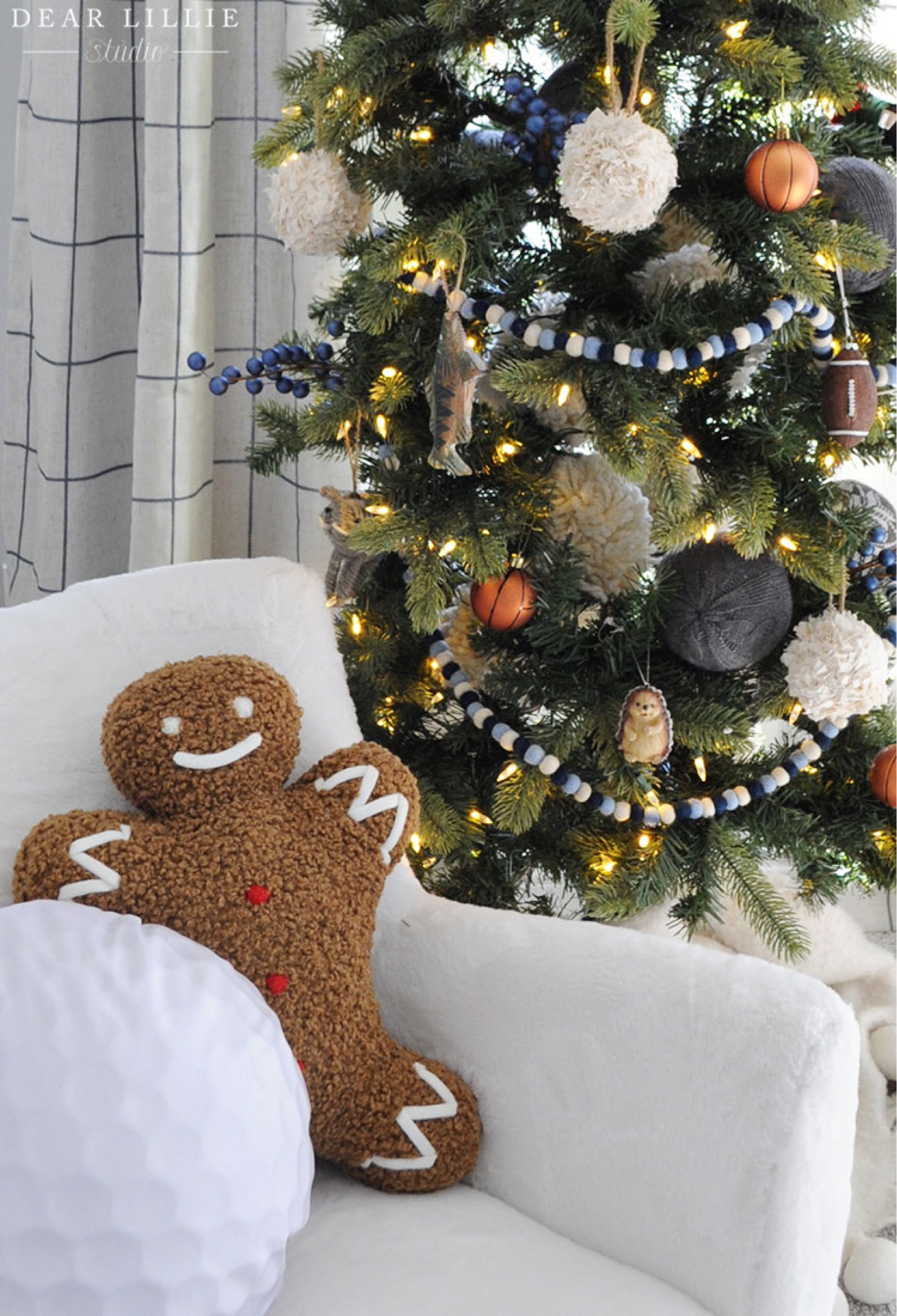 Cutest little gingerbread pillow! 

#LTKHoliday #LTKSeasonal #LTKhome