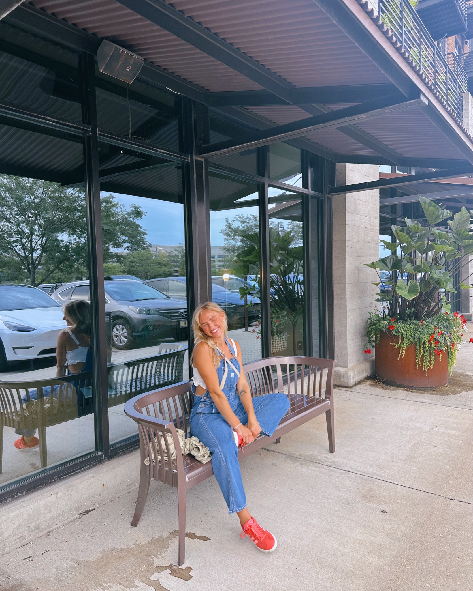 I wear a small in the Levi’s overalls! They are so comfy

#LTKSeasonal #LTKStyleTip