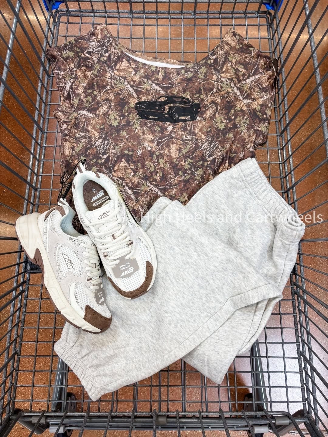 This outfit is so insanely comfy, and is such an easy look for both at home or on the go!😍 Make sure to check out those Avia sneakers— they're one of our faves!!🤎