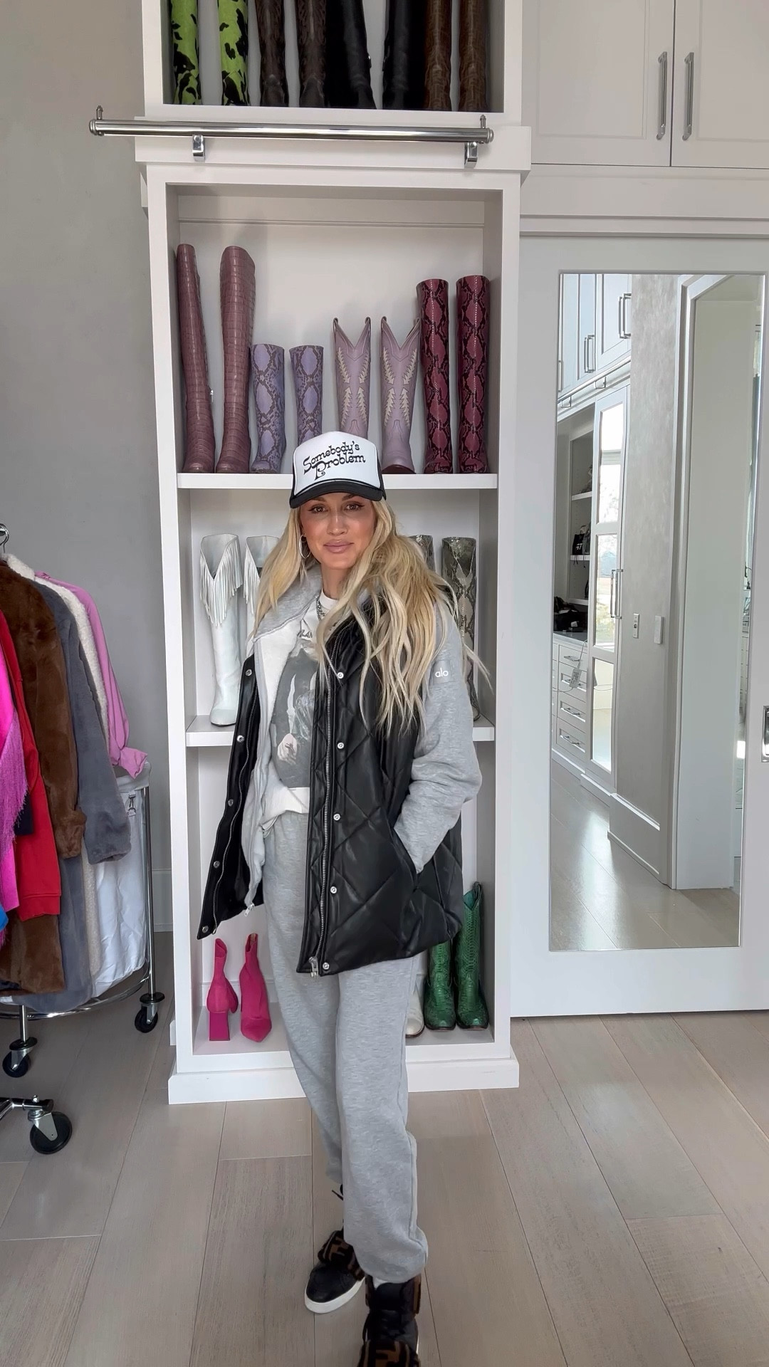 Flying to Aspen today! This airport outfit is so comfy and cute. 

outfit l travel outfit l airport outfit l sweats l sweat set  