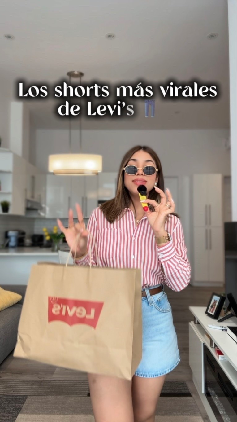 Los shorts más virales de Levi’s 👖✨
Estoy usando talla 27.
Peso: 64 kg
Mido: 1.60
Cadera: 103
Cintura: 68
Y no estiran ✨

#LTKsummer #LTKsale #LTKcanada