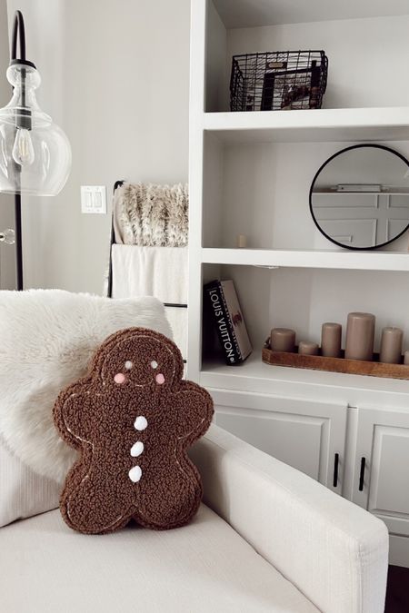 LOVE this gingerbread man pillow 🎄🎅🏼

Christmas decor 
Christmas pillows 
Home decor 
Christmas tree
Home for the holidays 

#LTKHoliday #LTKhome #LTKSeasonal