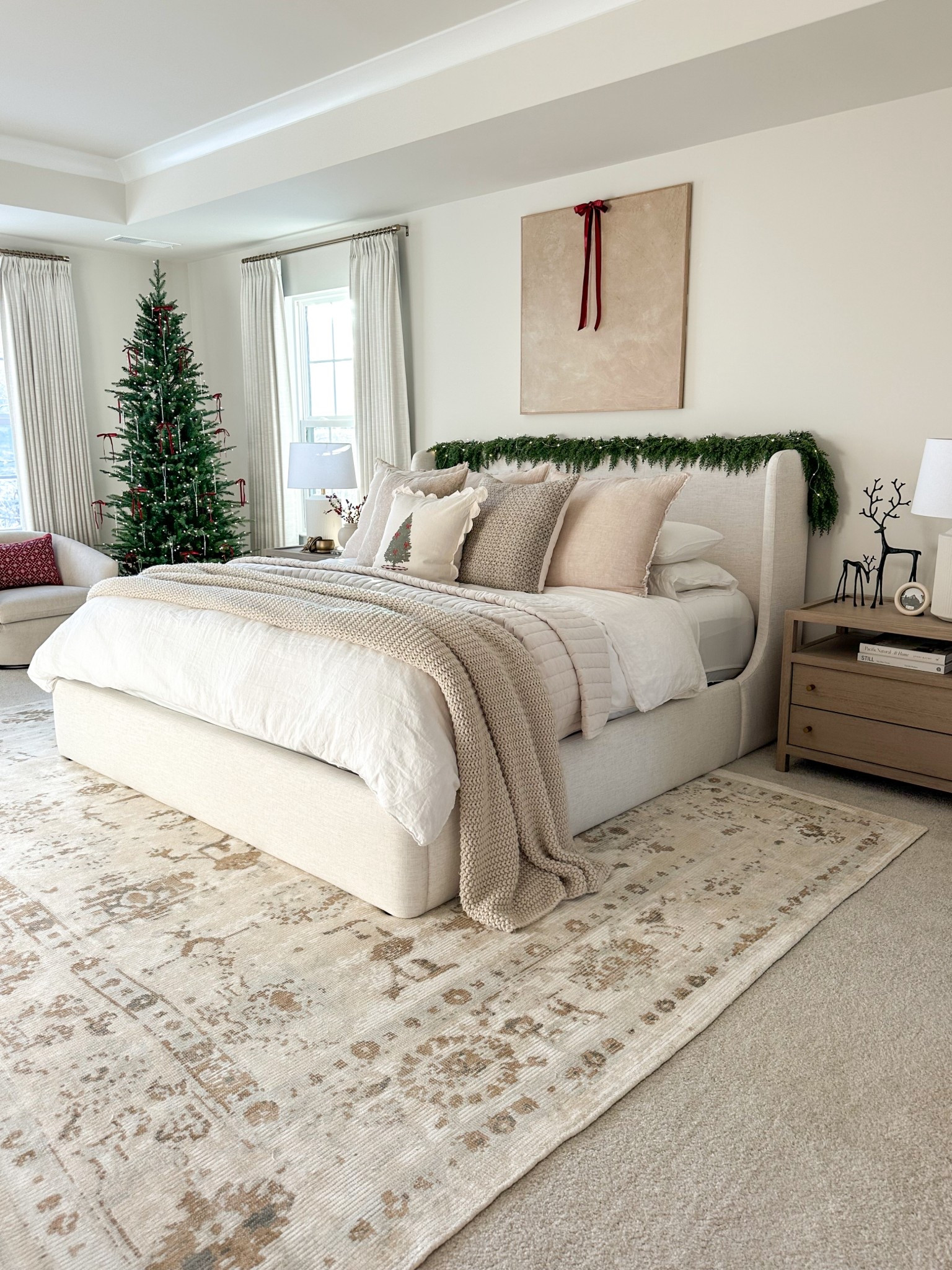 Holiday master bedroom styling
#primarybedroom #masterbedroom #holidaydecor #holidayinspo

#LTKFindsUnder100 #LTKHome #LTKHoliday