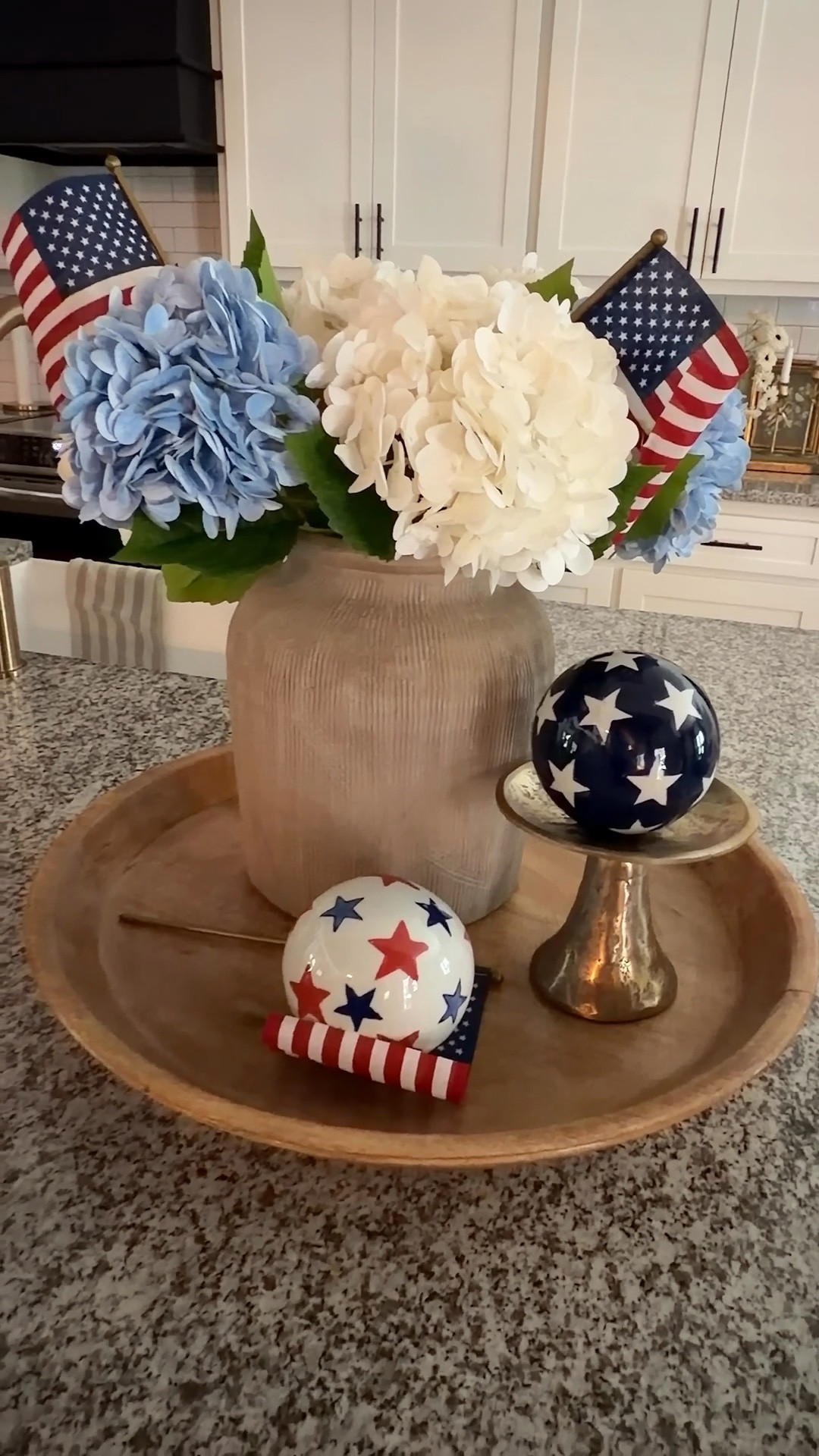 I love adding patriotic touches to my decor. 🇺🇸 May through July are some of my favorite months to sprinkle in those special little seasonal touches while still keeping everything soft, cozy, and elegant. I styled this look with an arrangement of real touch hydrangeas, a couple of glass orbs that I LOVE and then grounded everything with a beautiful tray to make the whole display feel collected and intentional. It’s such an easy way to create a festive look that still feels timeless enough to carry all through Summer! ❤️