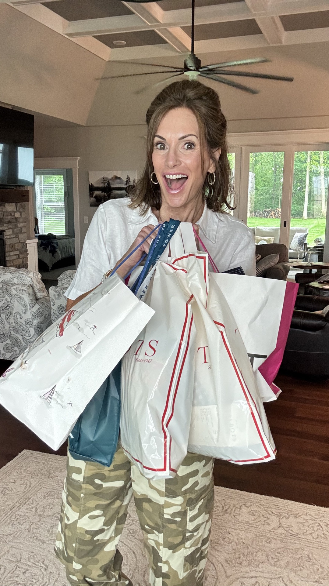 Everything in the bags and my outfit is linked below! Also linked a few other styles I found online

#LTKSaleAlert #LTKMidsize #LTKdayinmylife