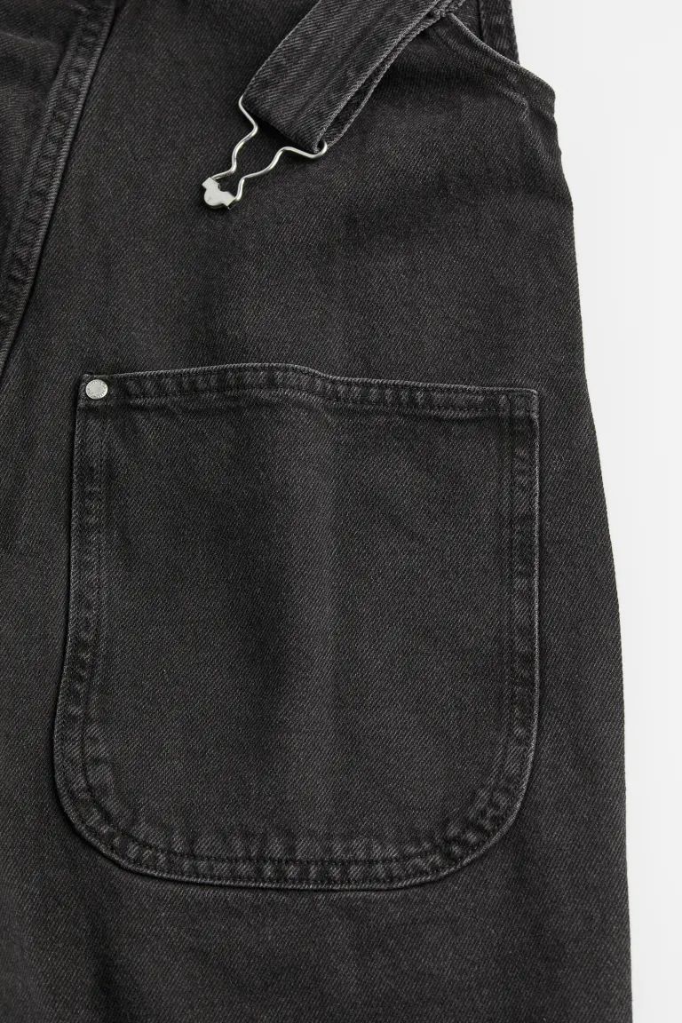 Dungaree shorts in cotton denim with adjustable straps, a chest pocket and side and back pockets.... | H&M (US)