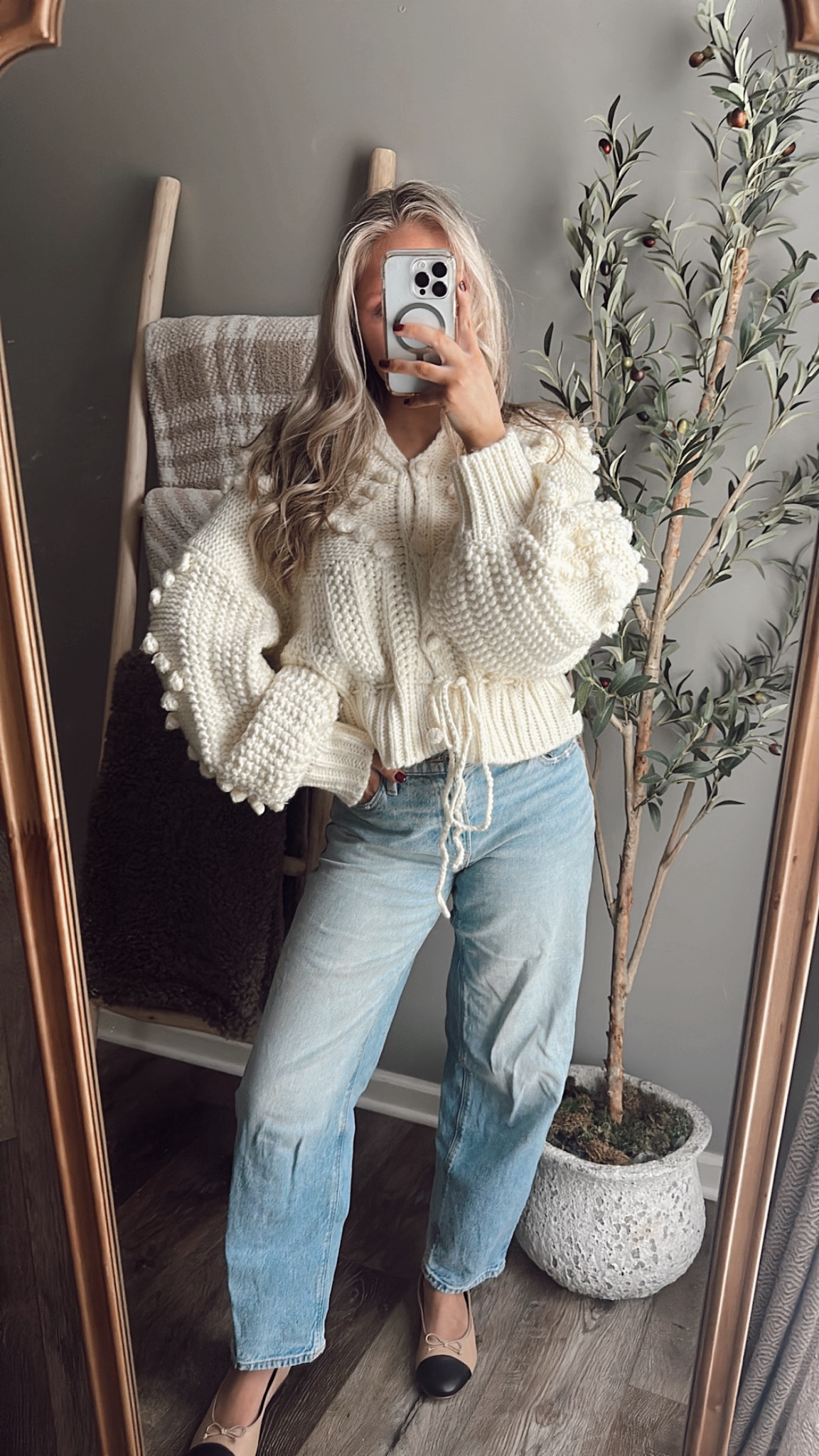 winter outfit inspo ❄️☁️ I love this sweater!!

#LTKFindsUnder100 #LTKStyleTip