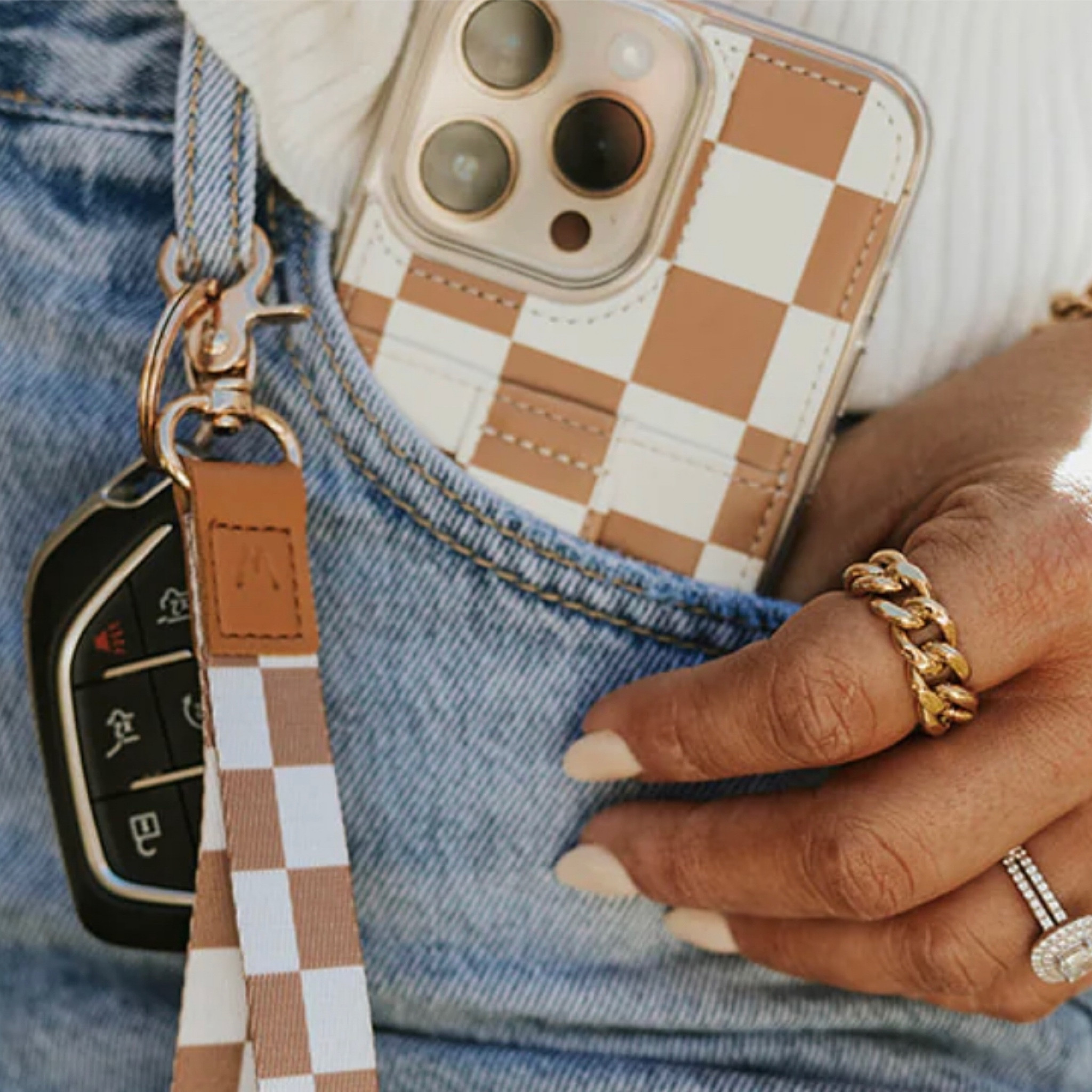 Phone case 🤍

#LTKsalealert #LTKtravel #LTKSeasonal