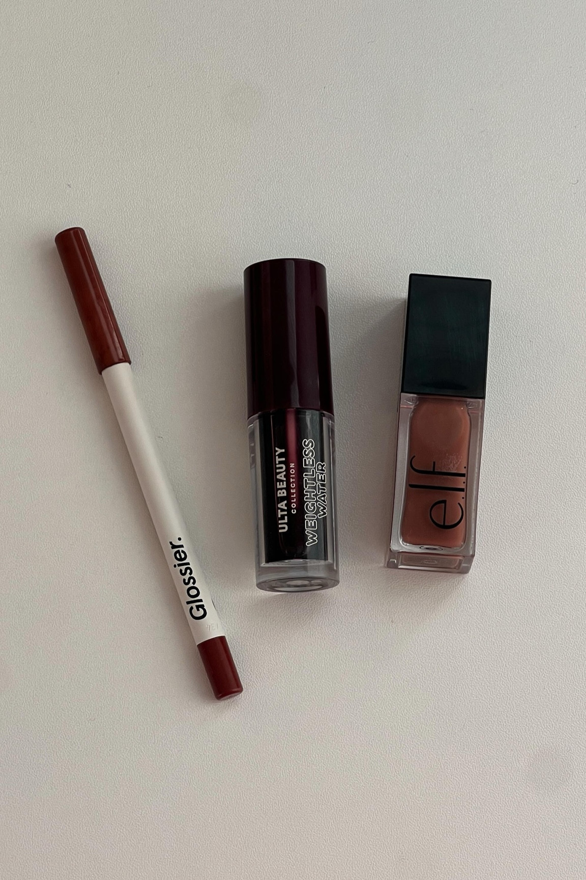 cutie lip combo 🤎  details below: 

@ultabeauty weightless water lip stain in plum paradise🍇
@glossier lip liner in shade flush 💌 
@elfcosmetics glow reviver lip oil in honey talk 🍯

#lipcombo #lipstain #lipoil #trendingmakeup #bestlipgloss #latinabeautyblogger #latinamakeup #bestlipliner #longlastinglip