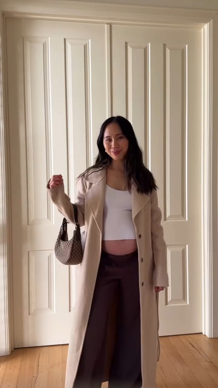 A little transitional outfit for hopefully some warmer weather soon 🤍 Melbourne weather can be so unpredictable so it’s always good to be prepared for all four seasons in a day, I love that this @belleandbloomofficial is 60% wool which means that it will still keep me warm when needed 🤍🤍 
.
.
.
.
.
.
#petitefashionblogger #melbournefashionblogger #outfitreel #grwmoutfit #bumpfashion #pregnantoutfit #pregnantfashion