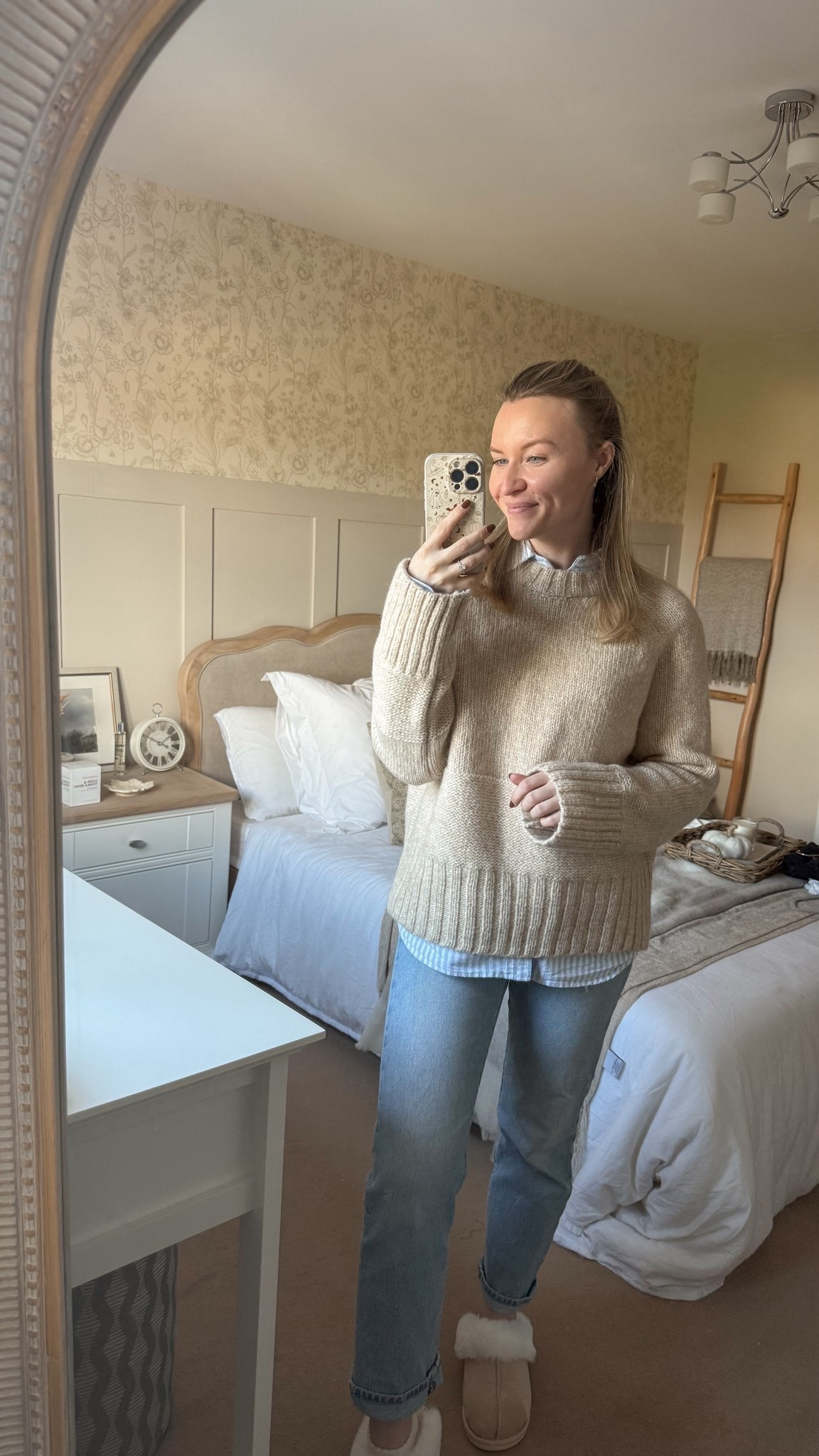 Shirt is from Brandy Melville / Jumper is size S