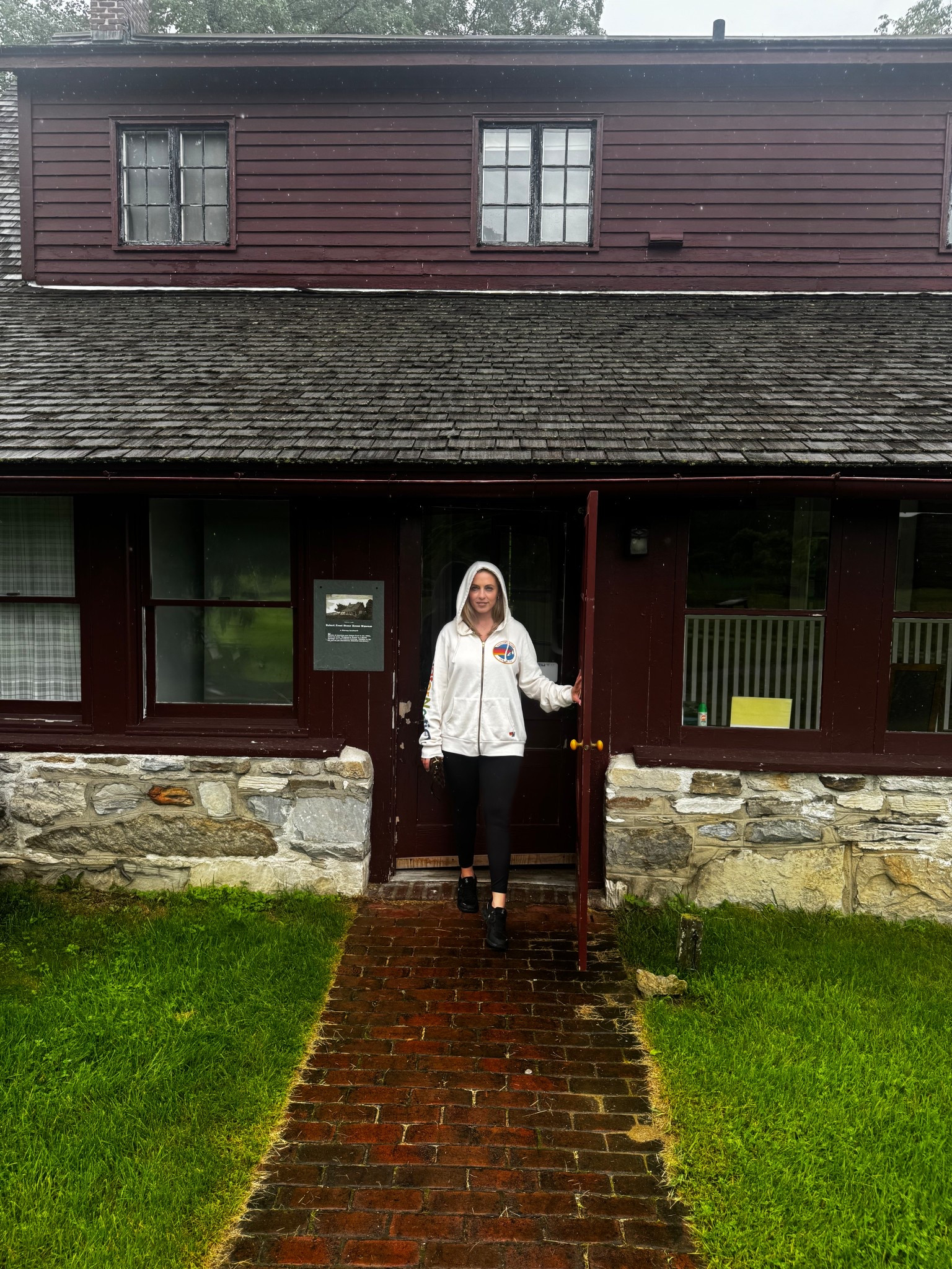 Casual outfit. Aviator nation. Lululemon align leggings. On cloud sneakers 




#LTKFindsUnder50 #LTKSeasonal #LTKMidsize