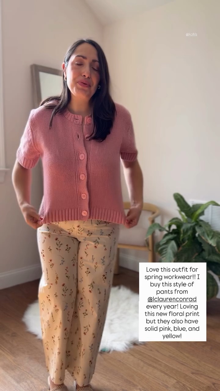 Love this outfit for spring workwear!! I buy this style of pants from @lclaurenconrad every year! Loving this new floral print but they also have solid pink, blue, and yellow!  @kohls