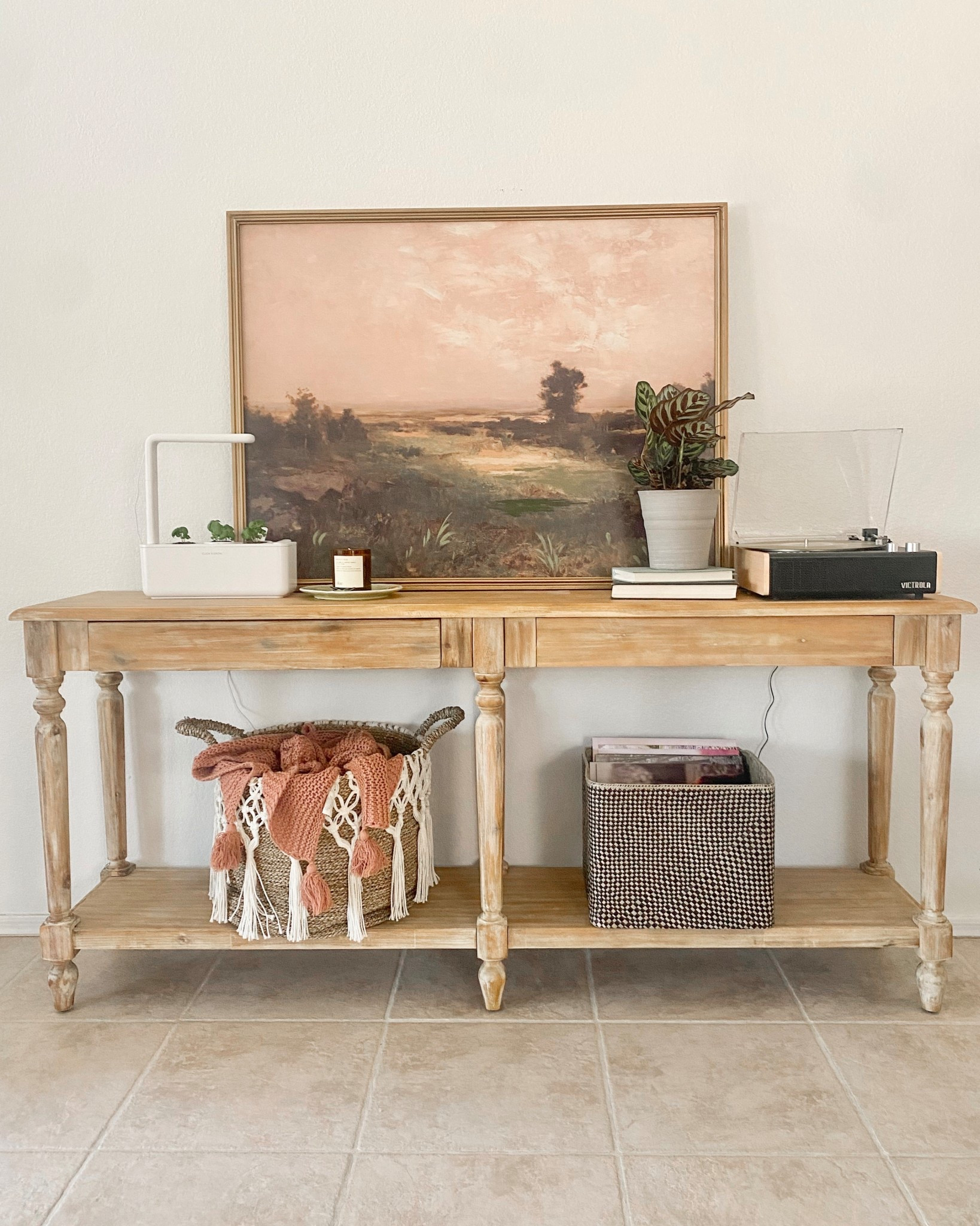 entryway table ideas. Entryway console decor. Simple home decor.

#LTKHome #LTKdayinmylife