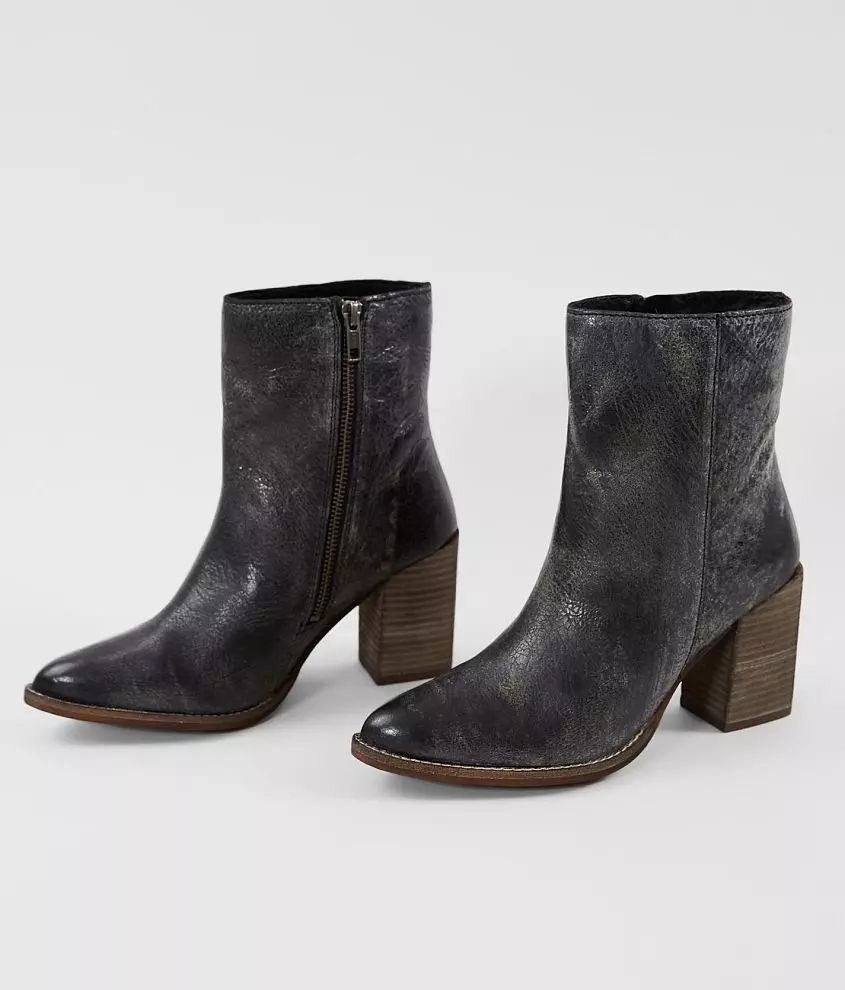 Tall Toes Leather Ankle Boot | Buckle