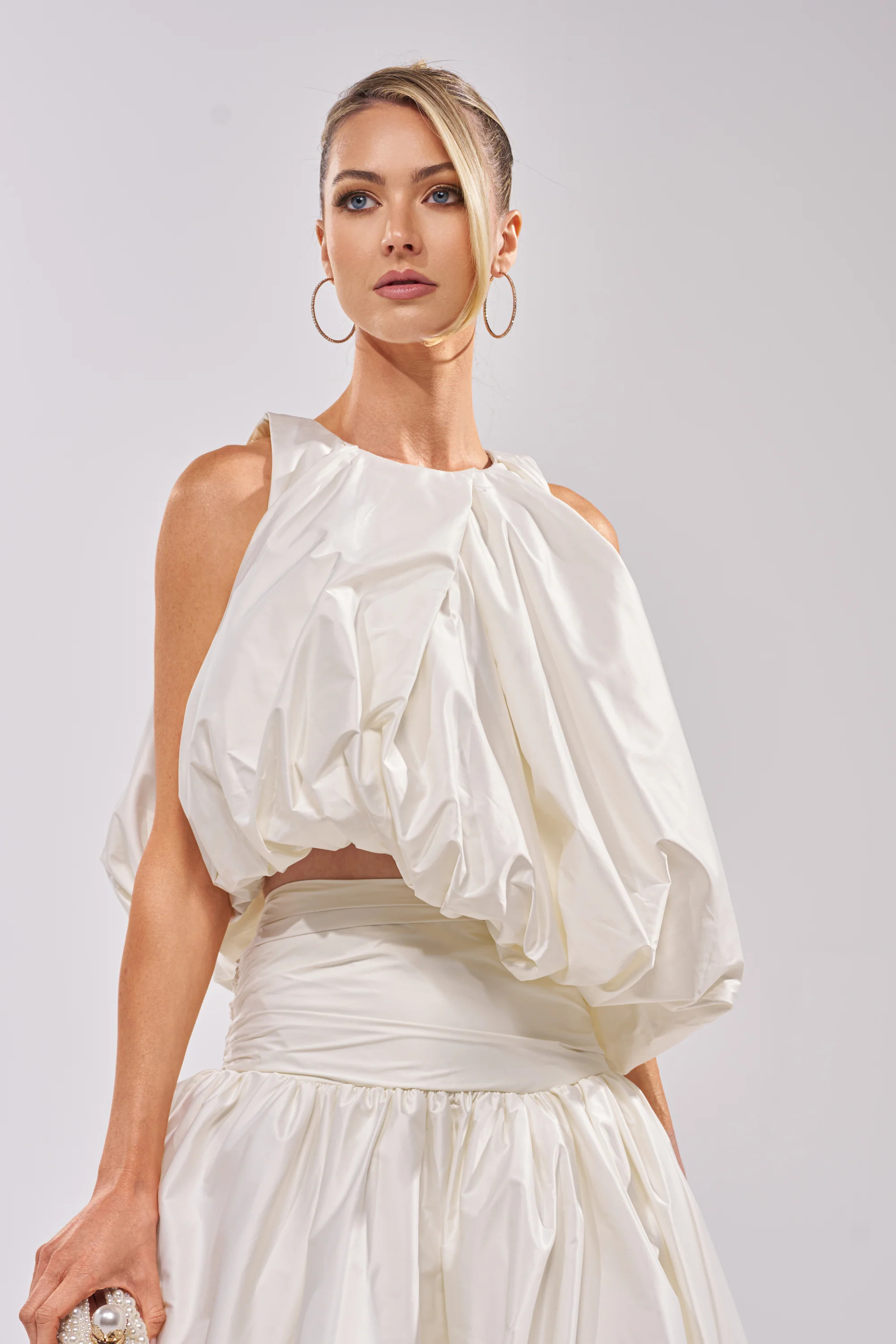 HEAD IN THE CLOUDS SLEEVELESS BLOUSE | AKIRA