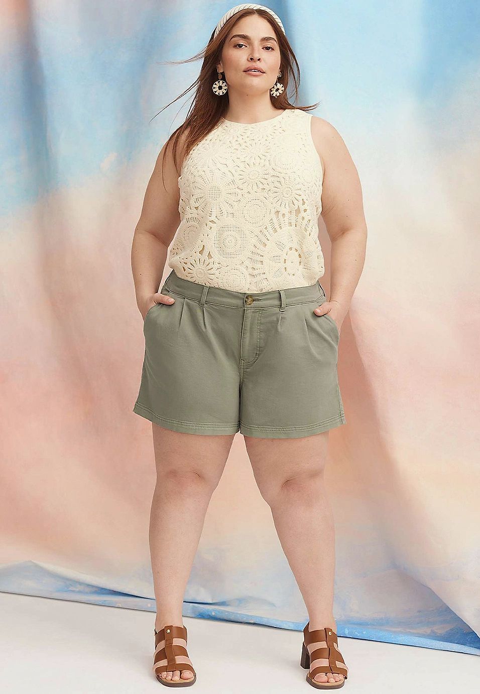 Plus Size Pleated Twill High Rise 3.5in Short | Maurices