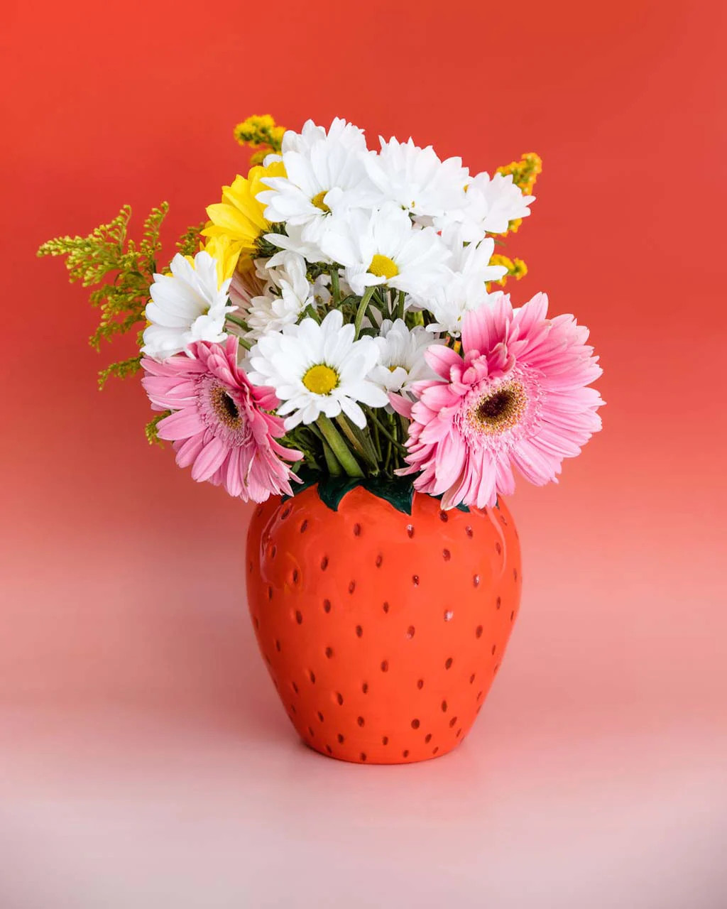 Strawberry Field Vase | ban.do