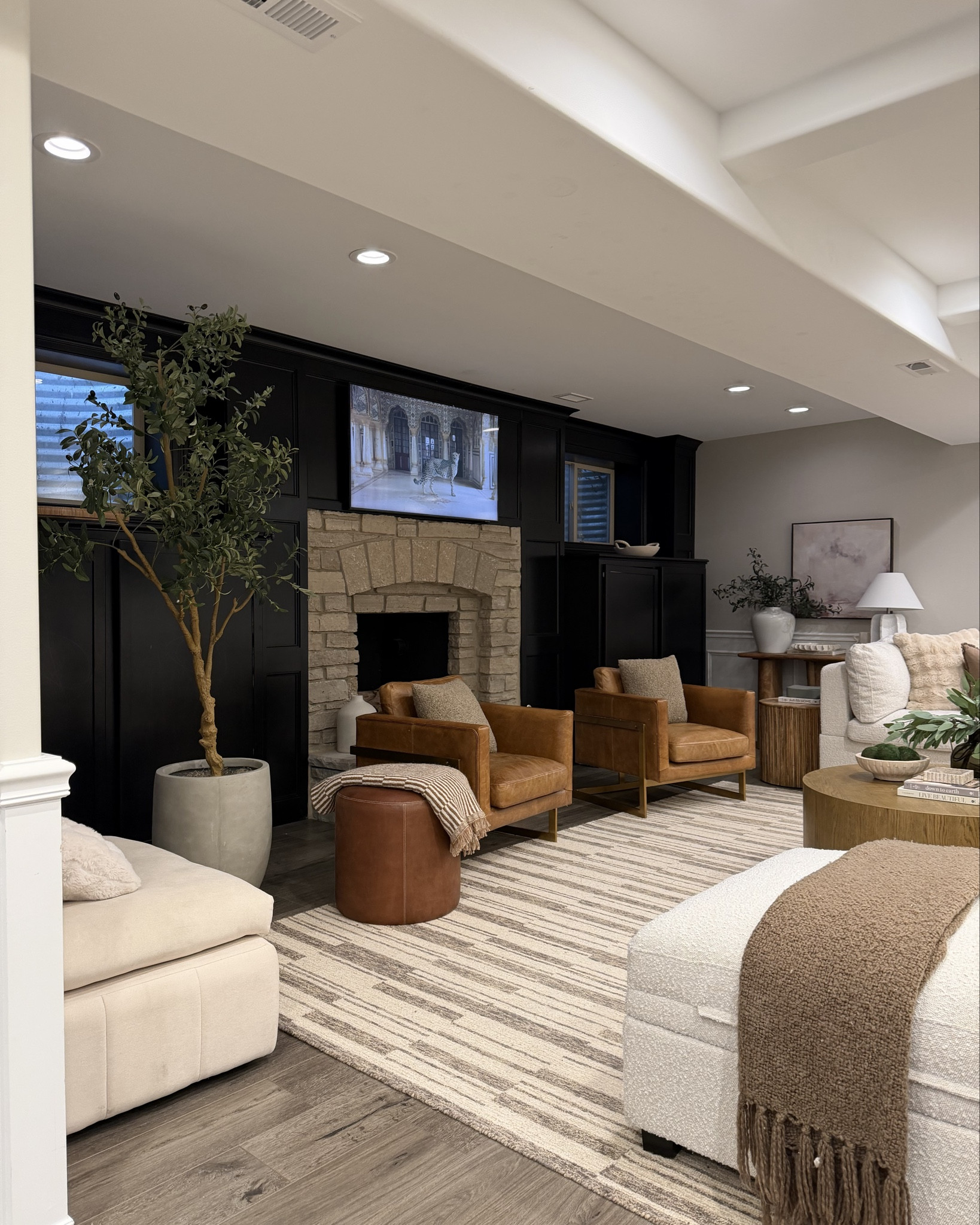 What to look for in a good sectional 🤍
Comfort, scale, and a timeless fabric — this one checks all three. Cushion covers can be removed for washing, and each piece is modular so you can arrange however you want.

Linking it here on LTK.

#LTKSaleAlert #LTKHome