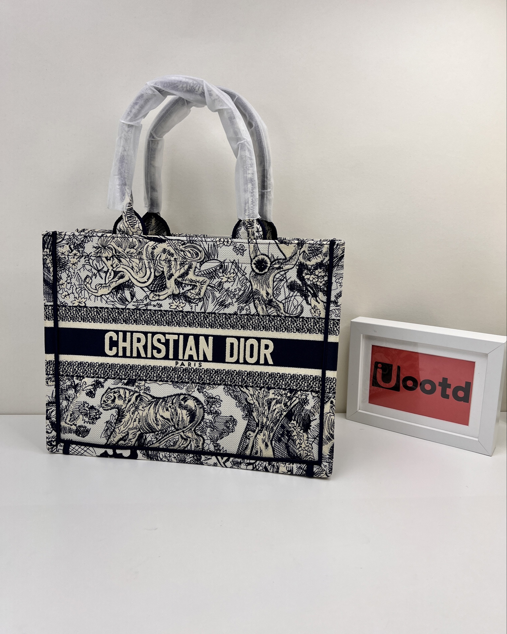 Dior medium lady D-lite Bag （replica ）

#LTKGiftGuide #LTKmidsize #LTKitbag