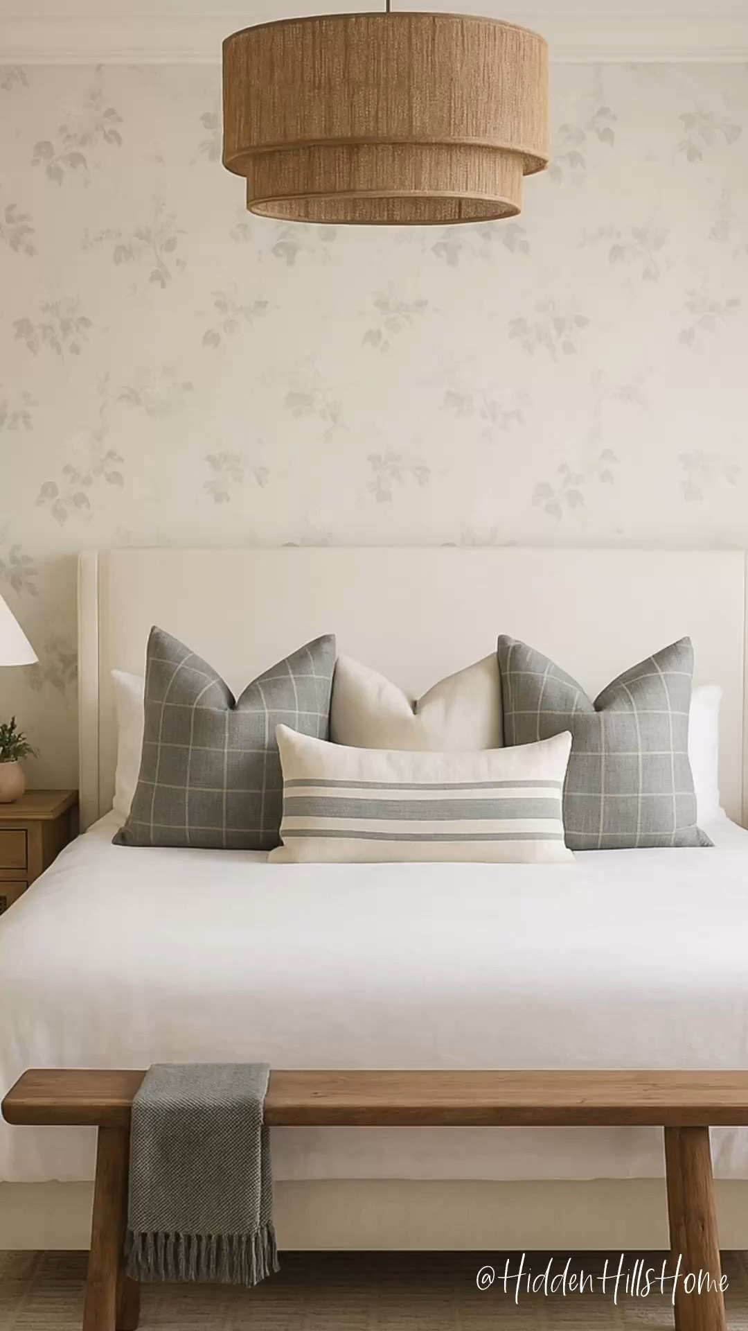 Teen girls bedroom, modern transitional teen bedroom design ideas, girls room design inspo #bedroom



#LTKHome #LTKKids #LTKSaleAlert