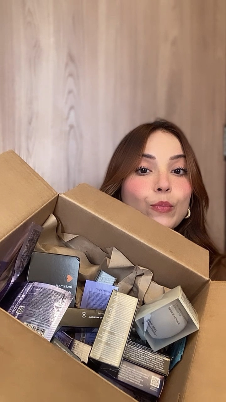 Estou em choque com a quantidade de brindes que veio na minha compra de #blackfriday da Quem disse Berenice! Vou deixar aqui na minha lojinha os produtos que pedi e os brindes que recebi e considerei preferidos. Aproveite os descontos pelo meu link!!! 🫶🏼 ✨

#LTKbeauty #LTKVideo #LTKbrasil