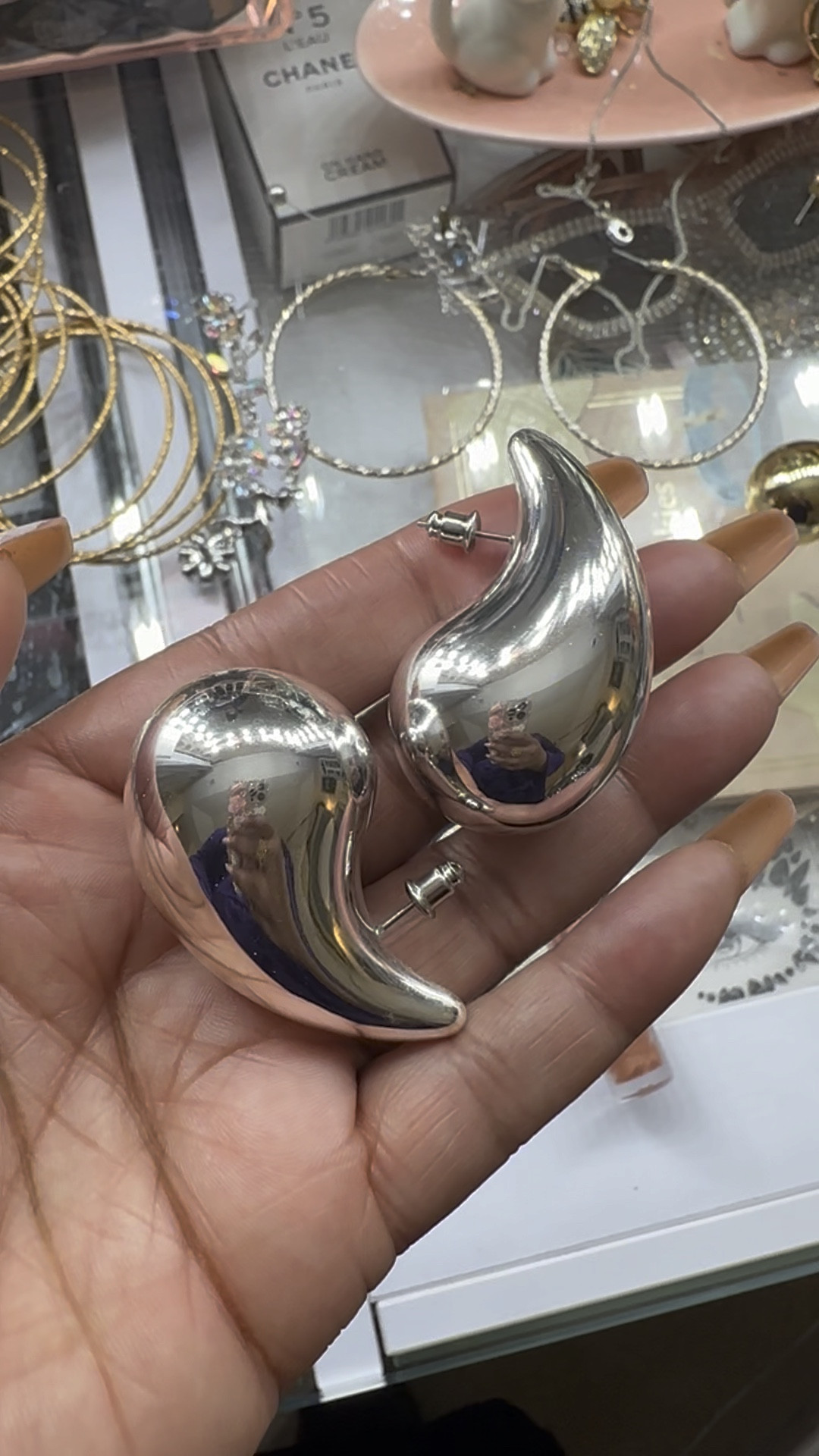 Bottega drop earrings - every fashionista wanted these in 2023 and I bet they will still be popular in 2024! 
Here are the affordable versions ( dupes) and also the original- thankfully you have a choice😅 
I love these oversized earrings! Which is your favorite Silver or gold? I got both. Options shown come in small/Medium or extra large. Hopefully you get the size you want. 


#LTKVideo #LTKsalealert #LTKfindsunder50